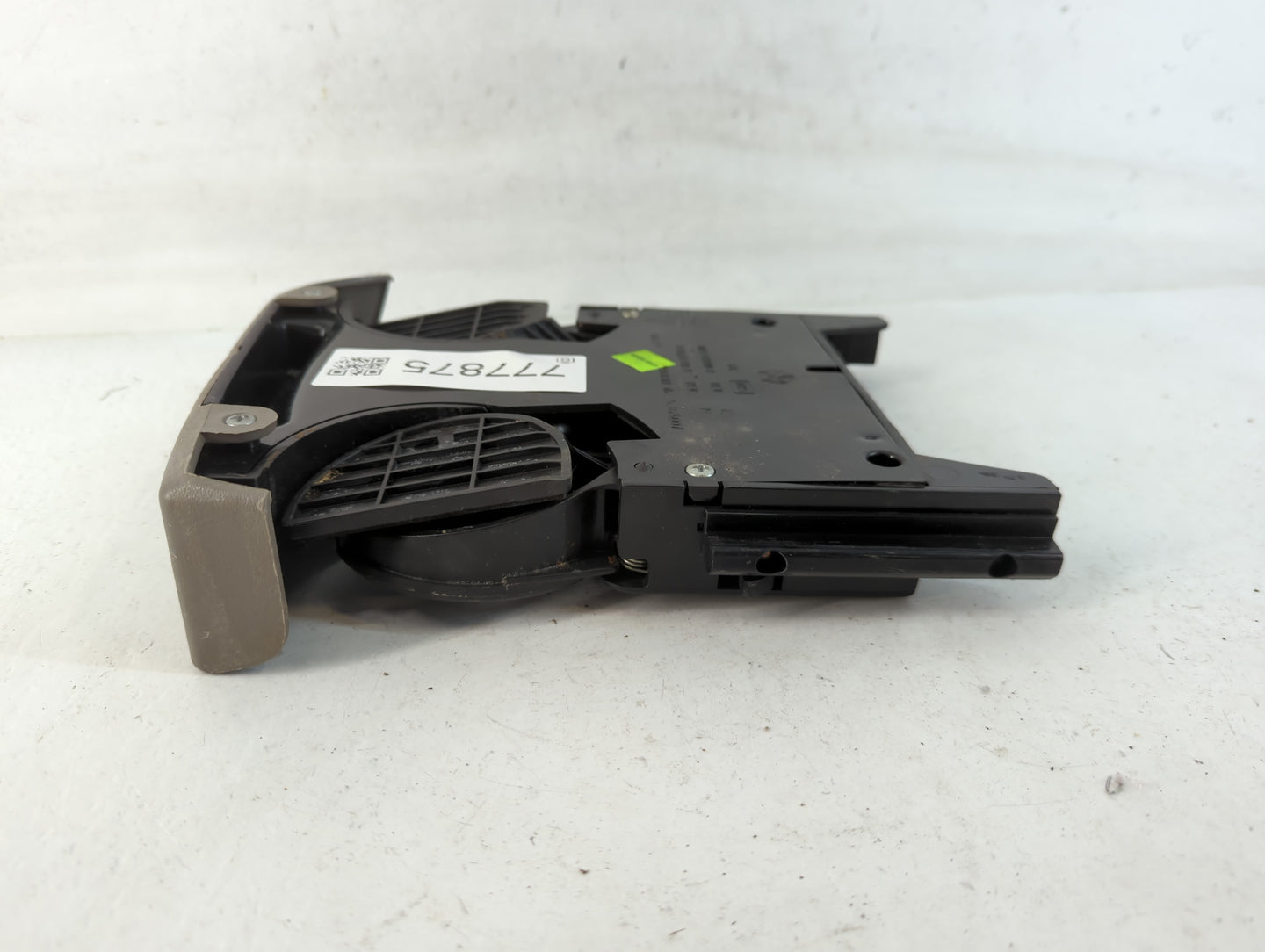 2002 Dodge Caravan Cup Holder - Oemusedautoparts1.com