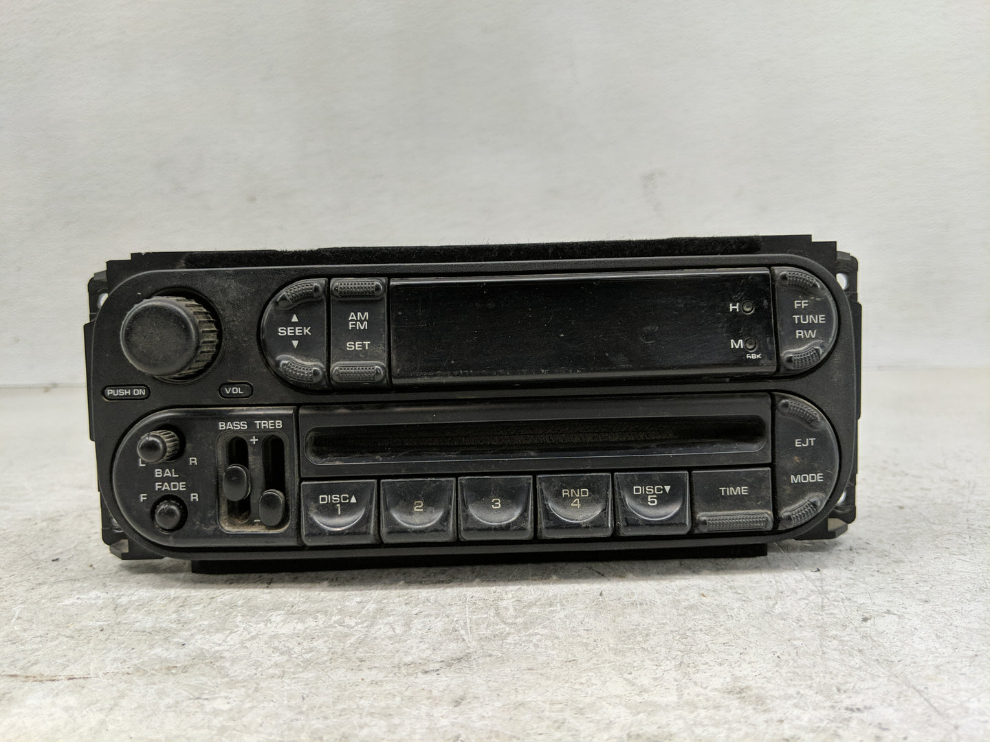 2002 Dodge Dakota Radio AM FM Cd Player Receiver Replacement P/N:P56038589AM 1L2F-18C868-GA Fits OEM Used Auto Parts - Oemus