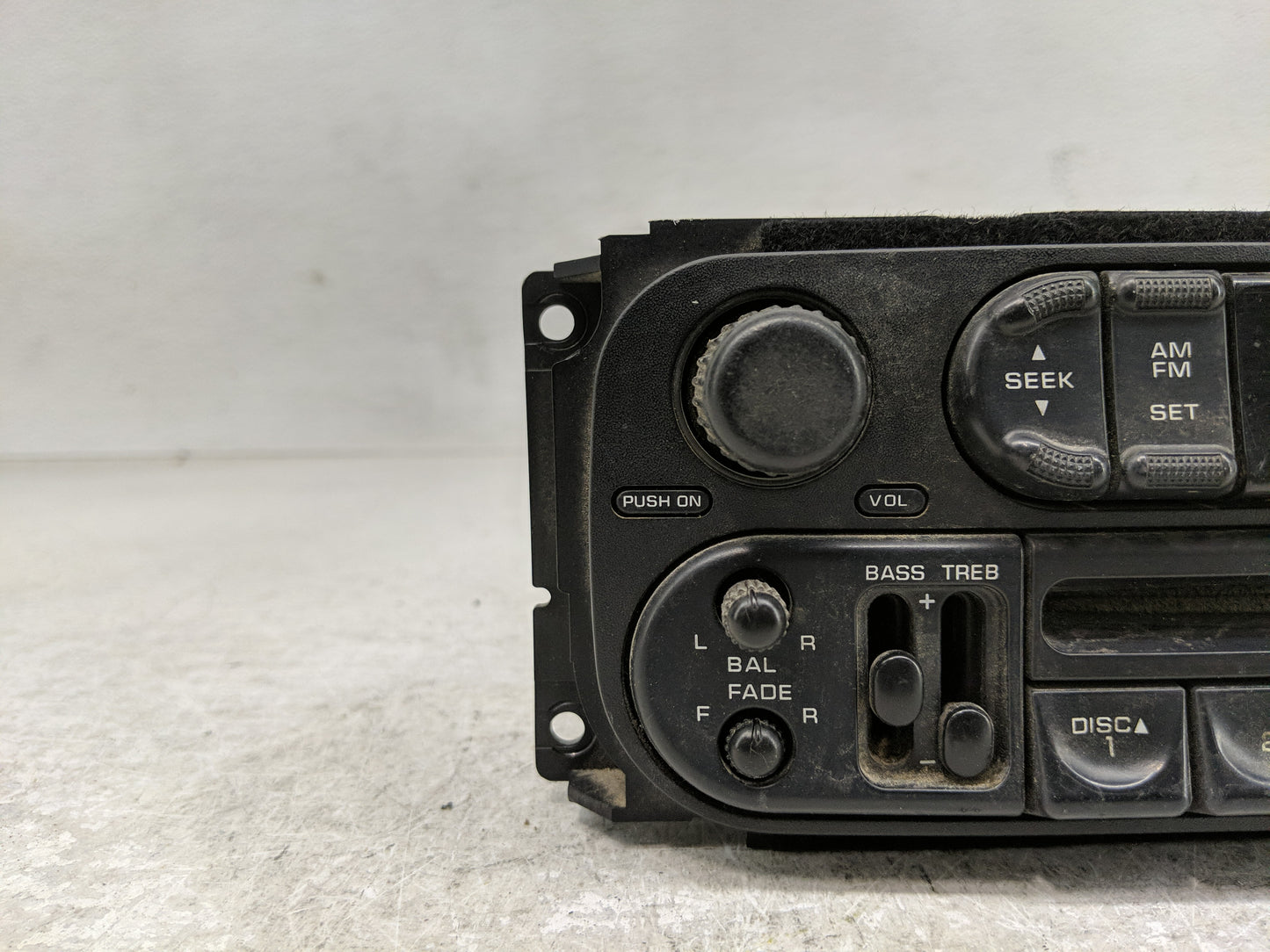 2002 Dodge Dakota Radio AM FM Cd Player Receiver Replacement P/N:P56038589AM 1L2F-18C868-GA Fits OEM Used Auto Parts - Oemus