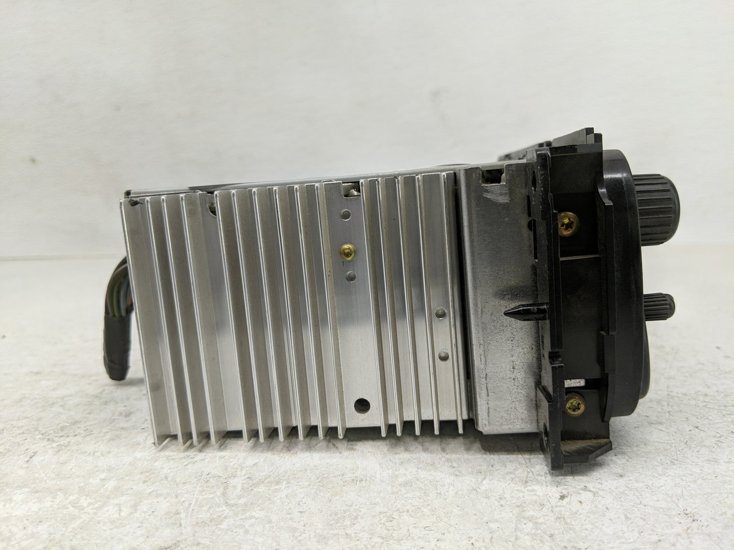 2002 Dodge Dakota Radio AM FM Cd Player Receiver Replacement P/N:P56038589AM 1L2F-18C868-GA Fits OEM Used Auto Parts - Oemus