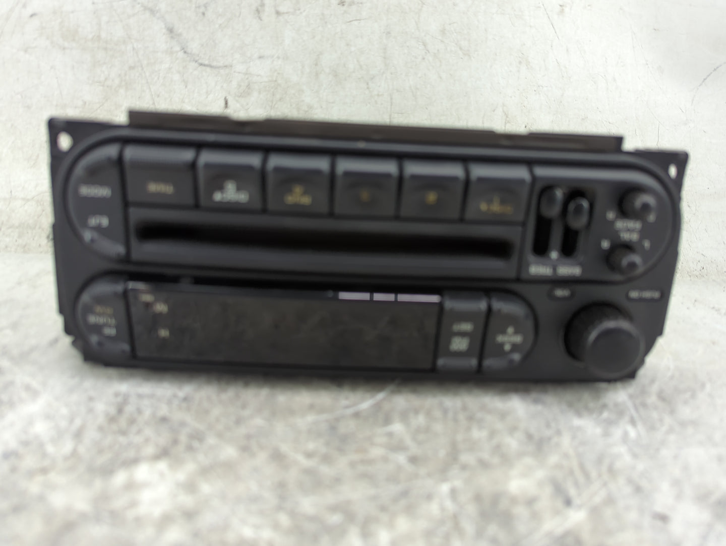2002-2004 Dodge Dakota Radio AM FM Cd Player Receiver Replacement P/N:P56038589AN Fits OEM Used Auto Parts - Oemusedautopart