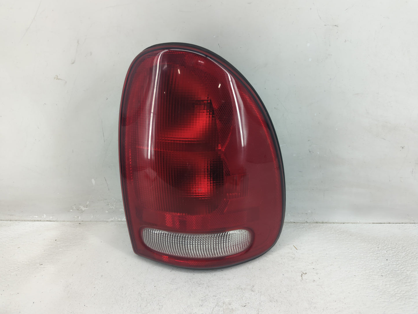 1998-2003 Dodge Durango Tail Light Assembly Passenger Right OEM P/N:4576362 Fits Fits 1996 1997 1998 1999 2000 2001 2002 200