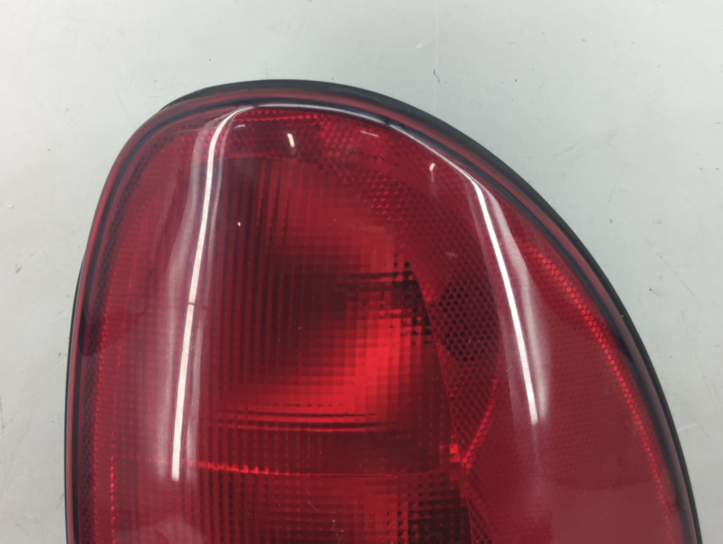 1998-2003 Dodge Durango Tail Light Assembly Passenger Right OEM P/N:4576362 Fits Fits 1996 1997 1998 1999 2000 2001 2002 200