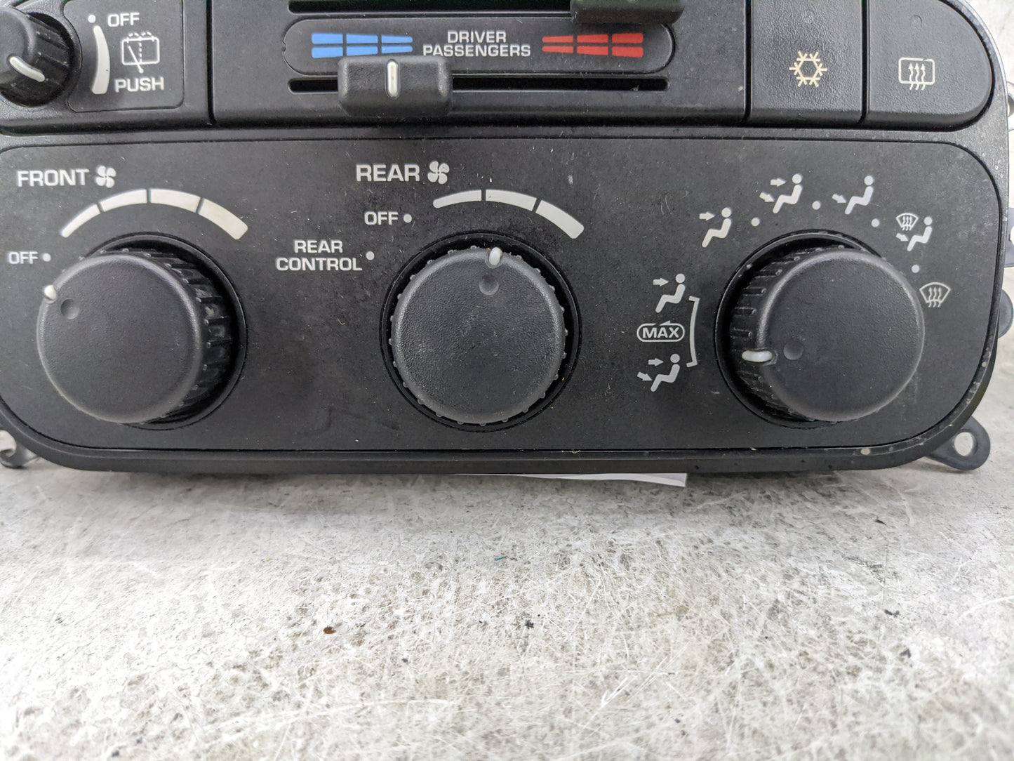 2002-2003 Dodge Durango Climate Control Module Temperature AC/Heater Replacement P/N:P55056249AB Fits Fits 2002 2003 OEM Use