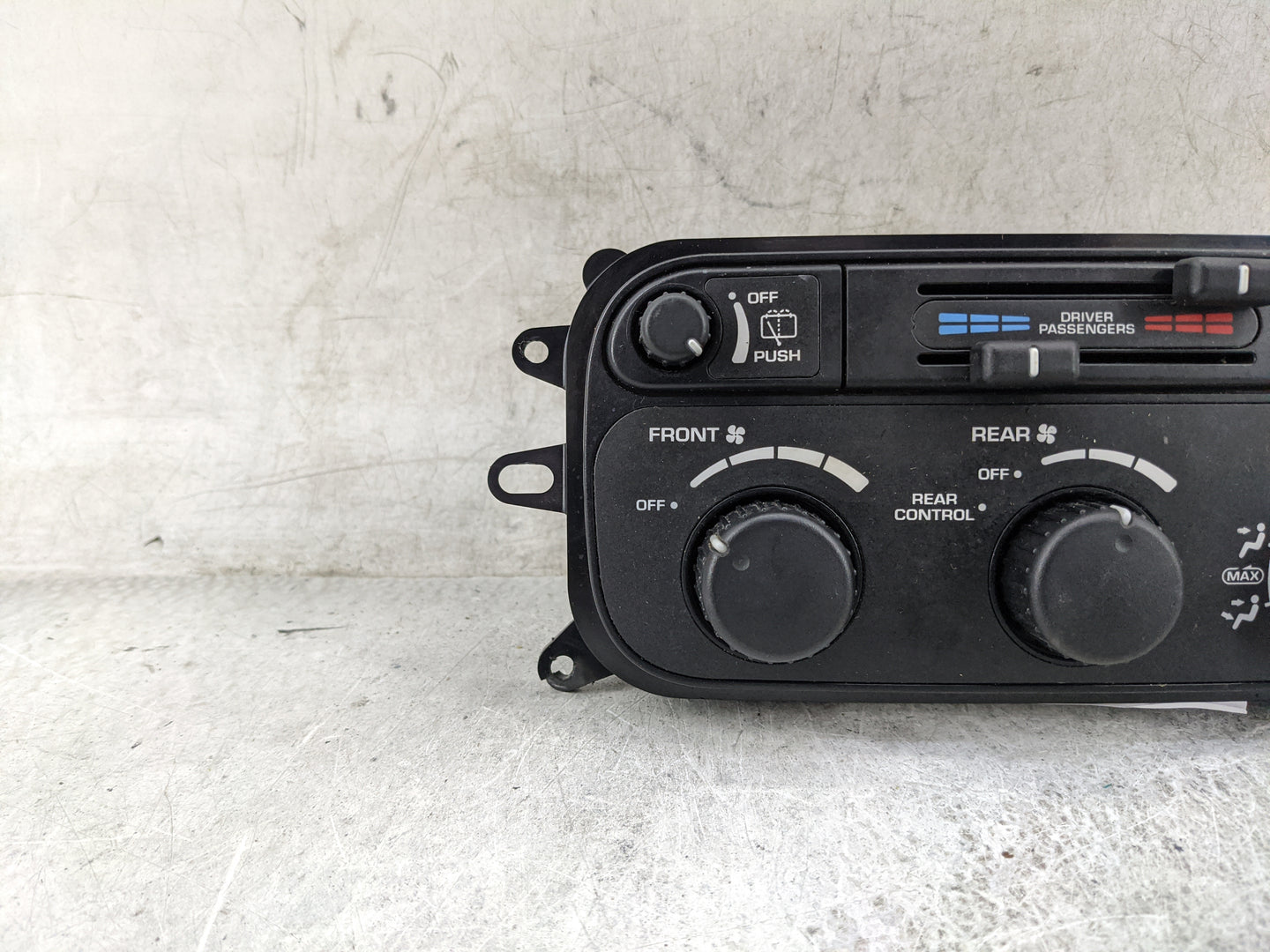 2002-2003 Dodge Durango Climate Control Module Temperature AC/Heater Replacement P/N:P55056249AB Fits Fits 2002 2003 OEM Use