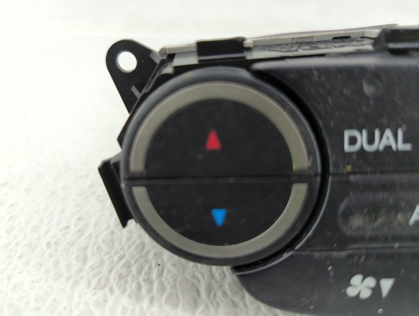 2001-2003 Dodge Durango Climate Control Module Temperature AC/Heater Replacement P/N:79620STKA430M1 5HA50TL2AA Fits OEM Used