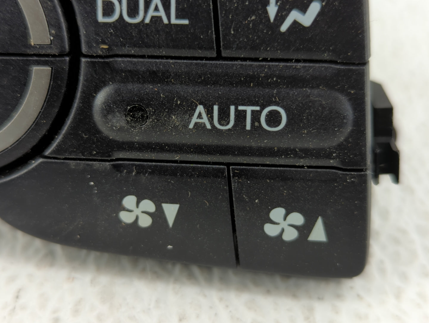 2001-2003 Dodge Durango Climate Control Module Temperature AC/Heater Replacement P/N:79620STKA430M1 5HA50TL2AA Fits OEM Used