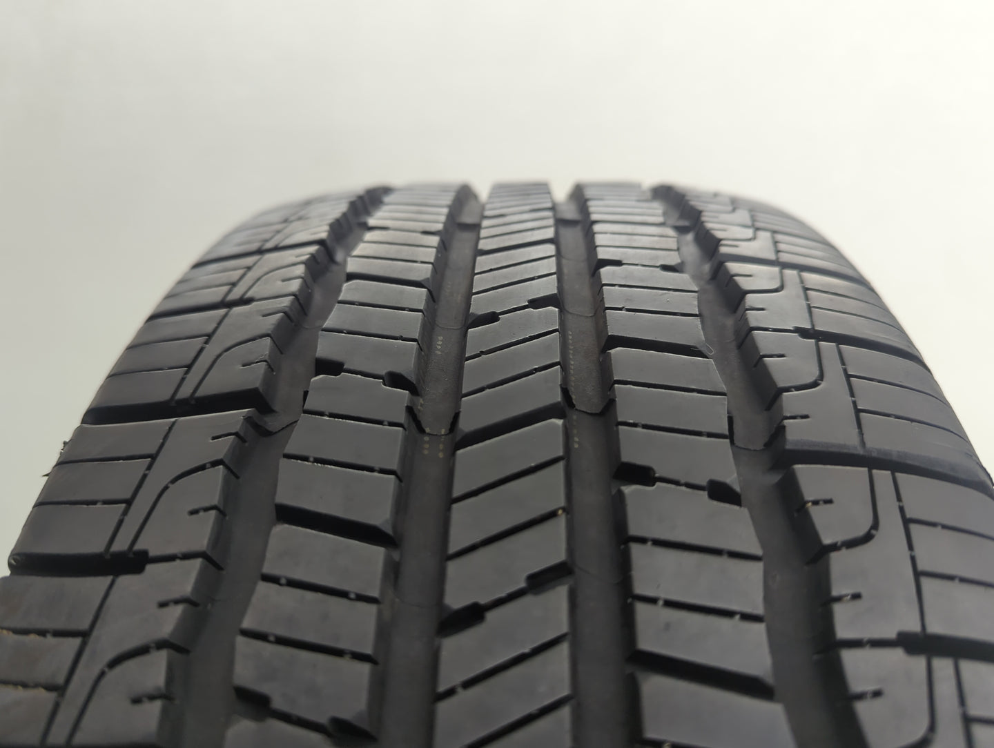 Used Tire 215/55R17 GOODYEAR RELIANT 94V - Tread Depth 10/32 - Oemusedautoparts1.com