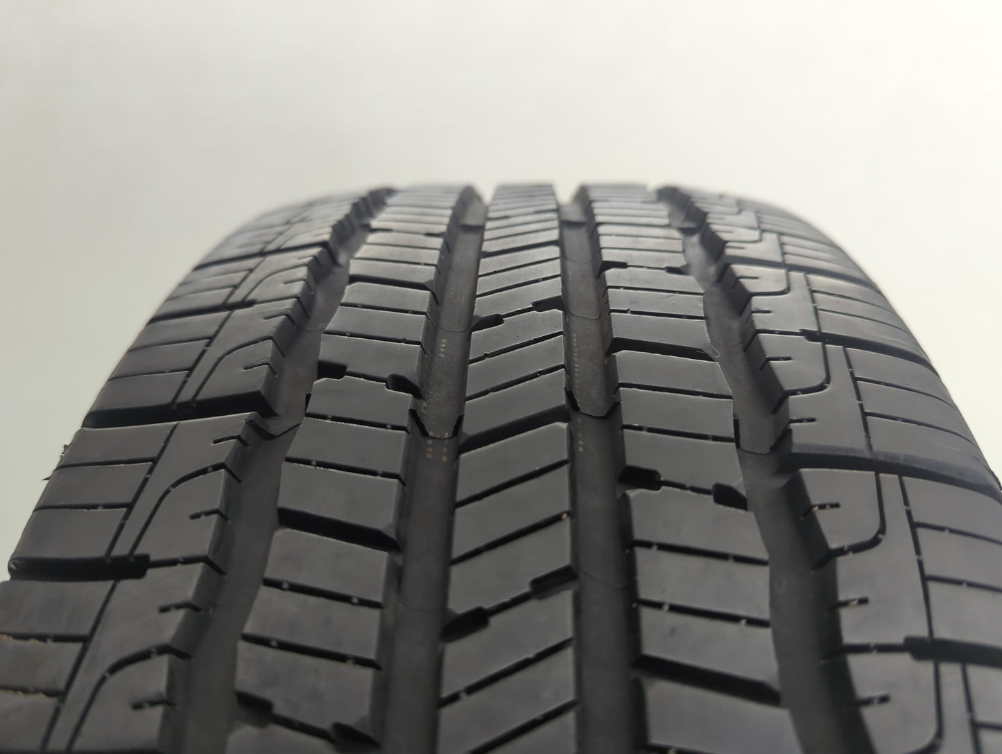 Used Tire 215/55R17 GOODYEAR RELIANT 94V - Tread Depth 10/32 - Oemusedautoparts1.com