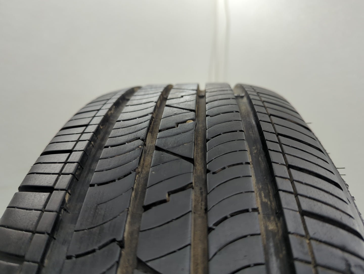 Used Tire 215/65R17 MASTERCRAFT COURSER QUEST PLUS 99T - Tread Depth 10/32 - Oemusedautoparts1.com