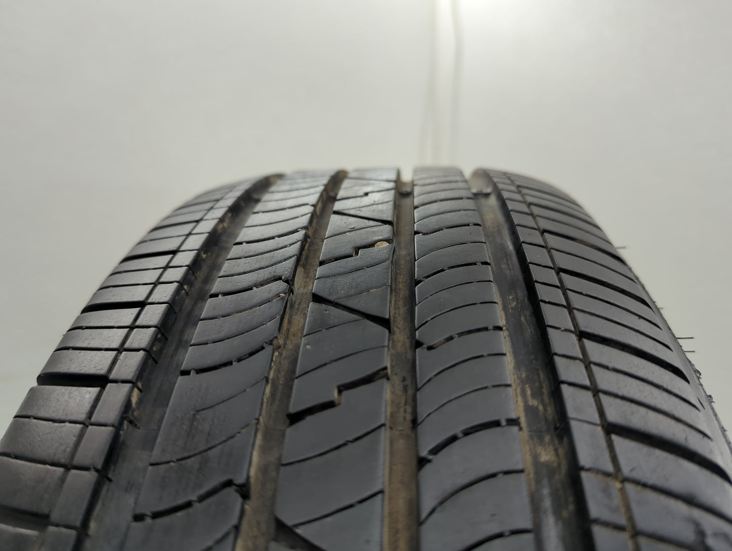 Used Tire 215/65R17 MASTERCRAFT COURSER QUEST PLUS 99T - Tread Depth 10/32 - Oemusedautoparts1.com