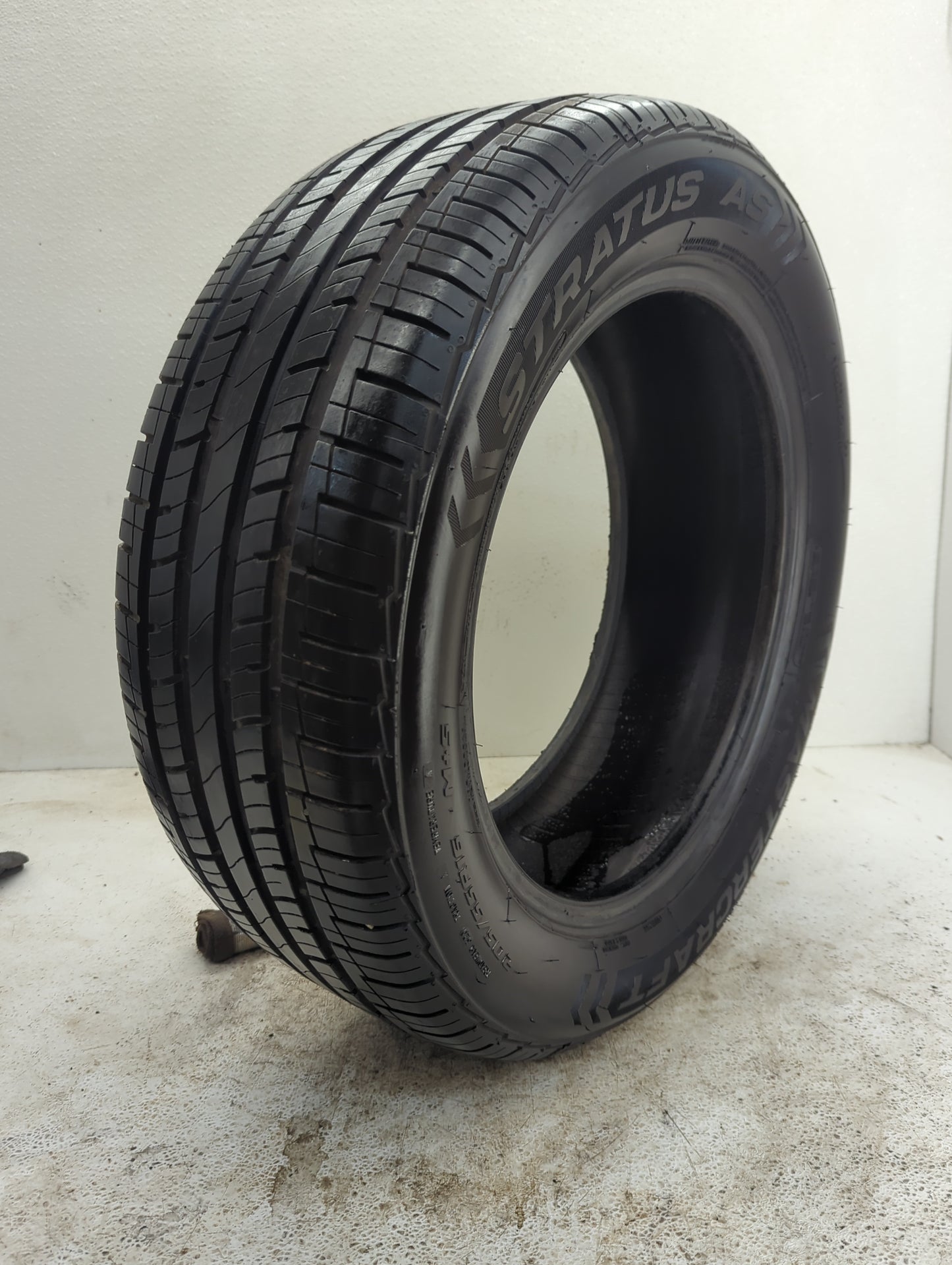 Used Tire 205/55R16 MASTERCRAFT STRATUS AS 94H - Tread Depth 10/32 - Oemusedautoparts1.com