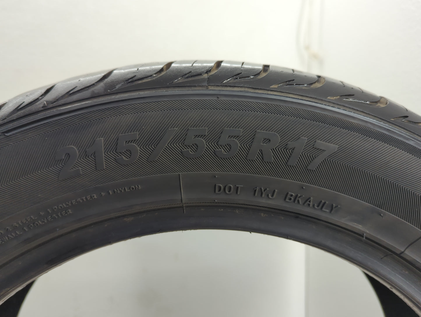Used Tire 215/55R17 SUMMIT ULTRAMAX A/S 94V - Tread Depth 10/32 - Oemusedautoparts1.com