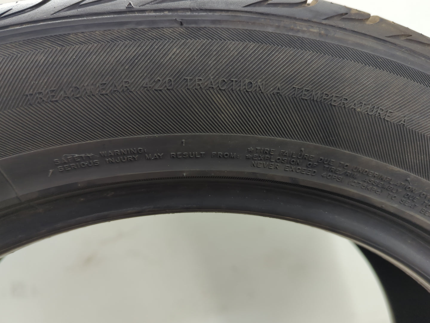 Used Tire 215/55R17 SUMMIT ULTRAMAX A/S 94V - Tread Depth 10/32 - Oemusedautoparts1.com