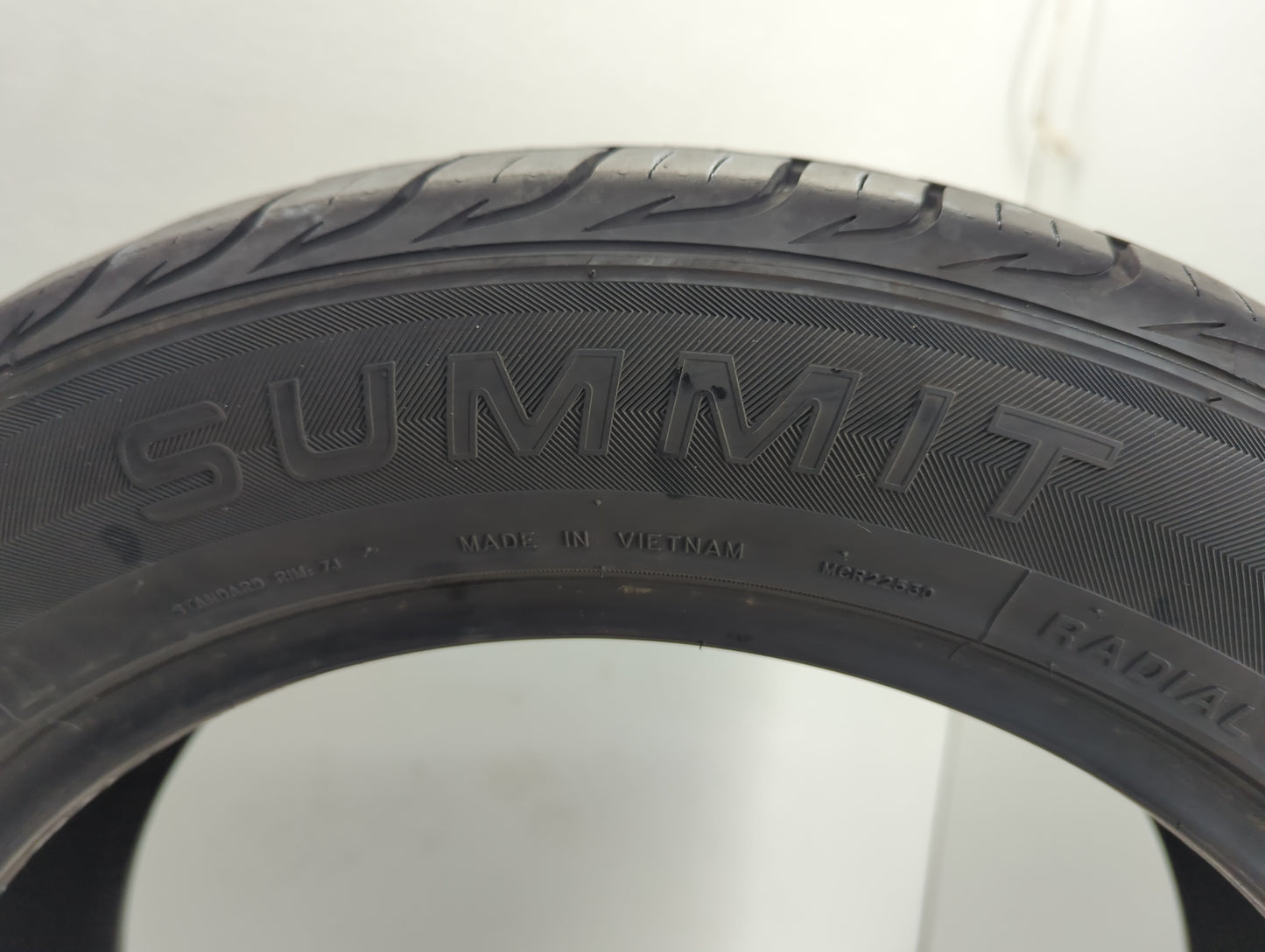Used Tire 215/55R17 SUMMIT ULTRAMAX A/S 94V - Tread Depth 10/32 - Oemusedautoparts1.com