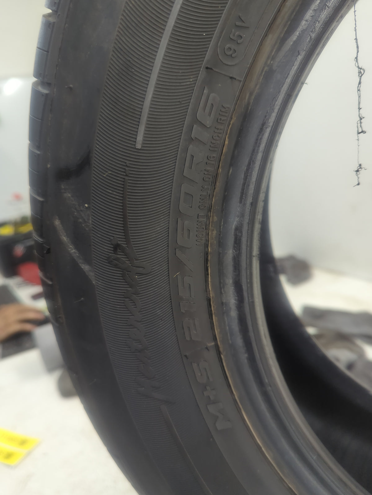 Used Tire 215/60R16 MASTERCRAFT SRT-TOURING 95V - Tread Depth 9/32 - Oemusedautoparts1.com