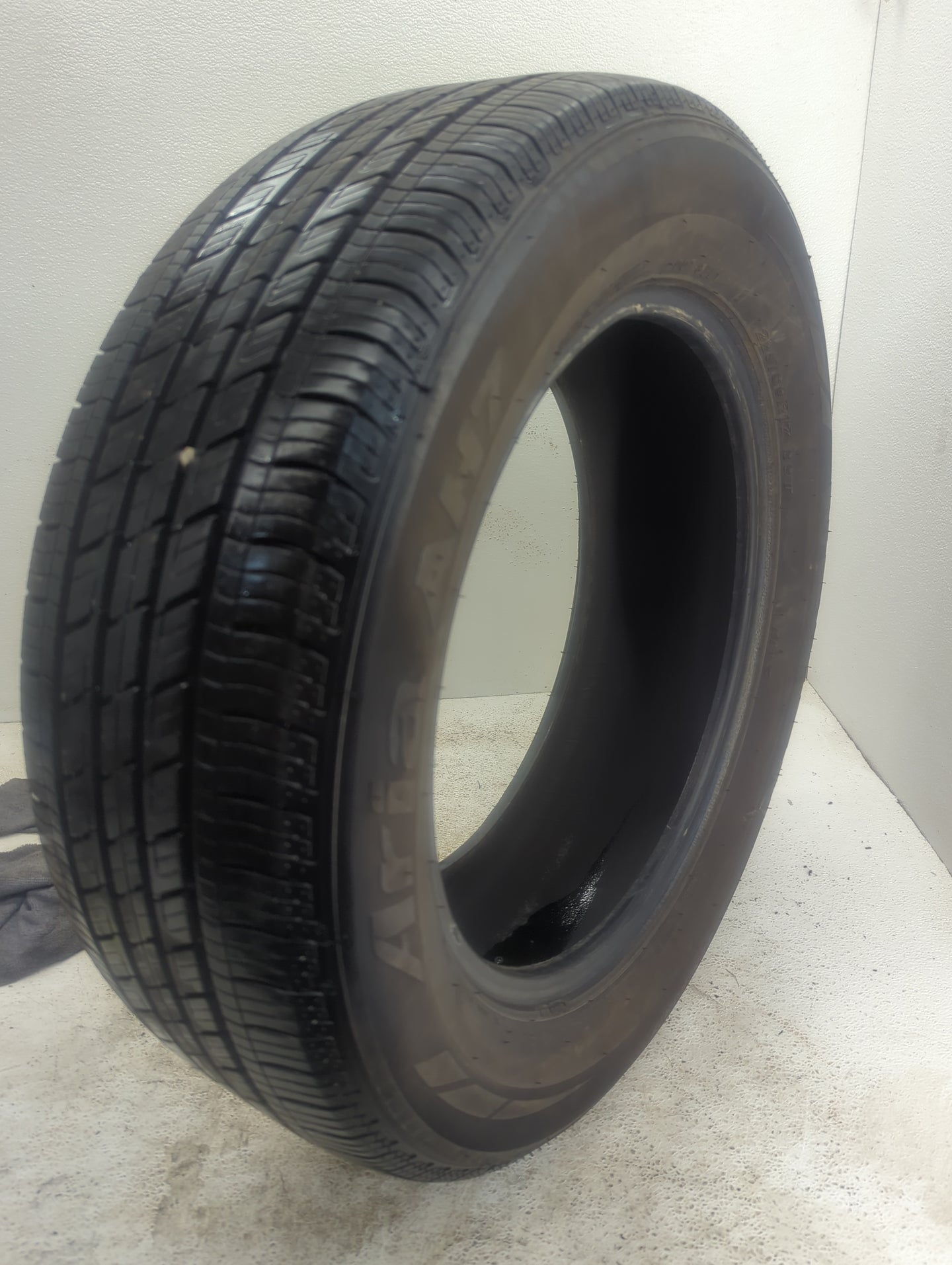 Used Tire 225/60R17 NEXEN ARIA AH7 99T - Tread Depth 8/32 - Oemusedautoparts1.com