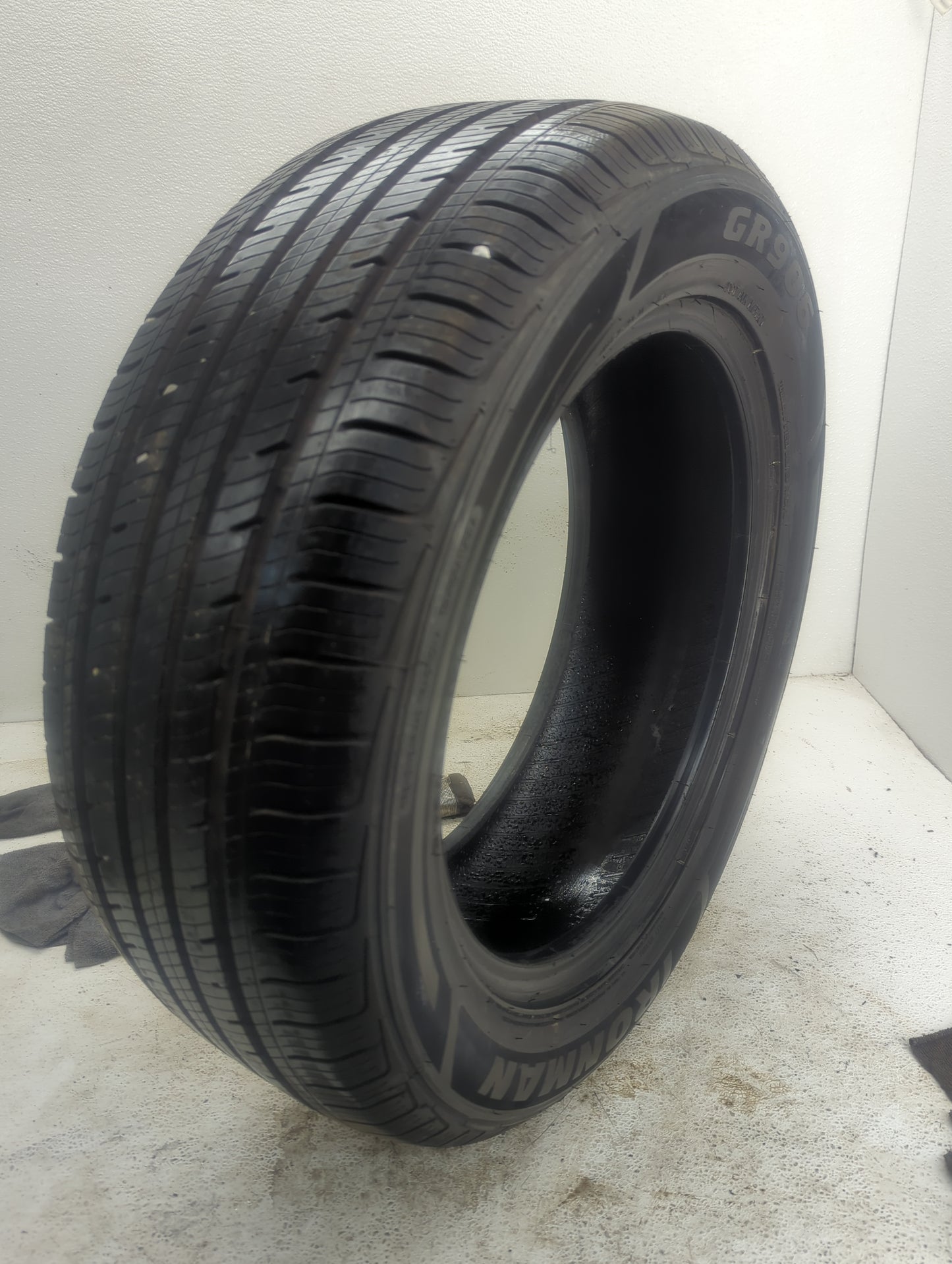 Used Tire 235/55R17 IRONMAN GR906 99H - Tread Depth 8/32 - Oemusedautoparts1.com