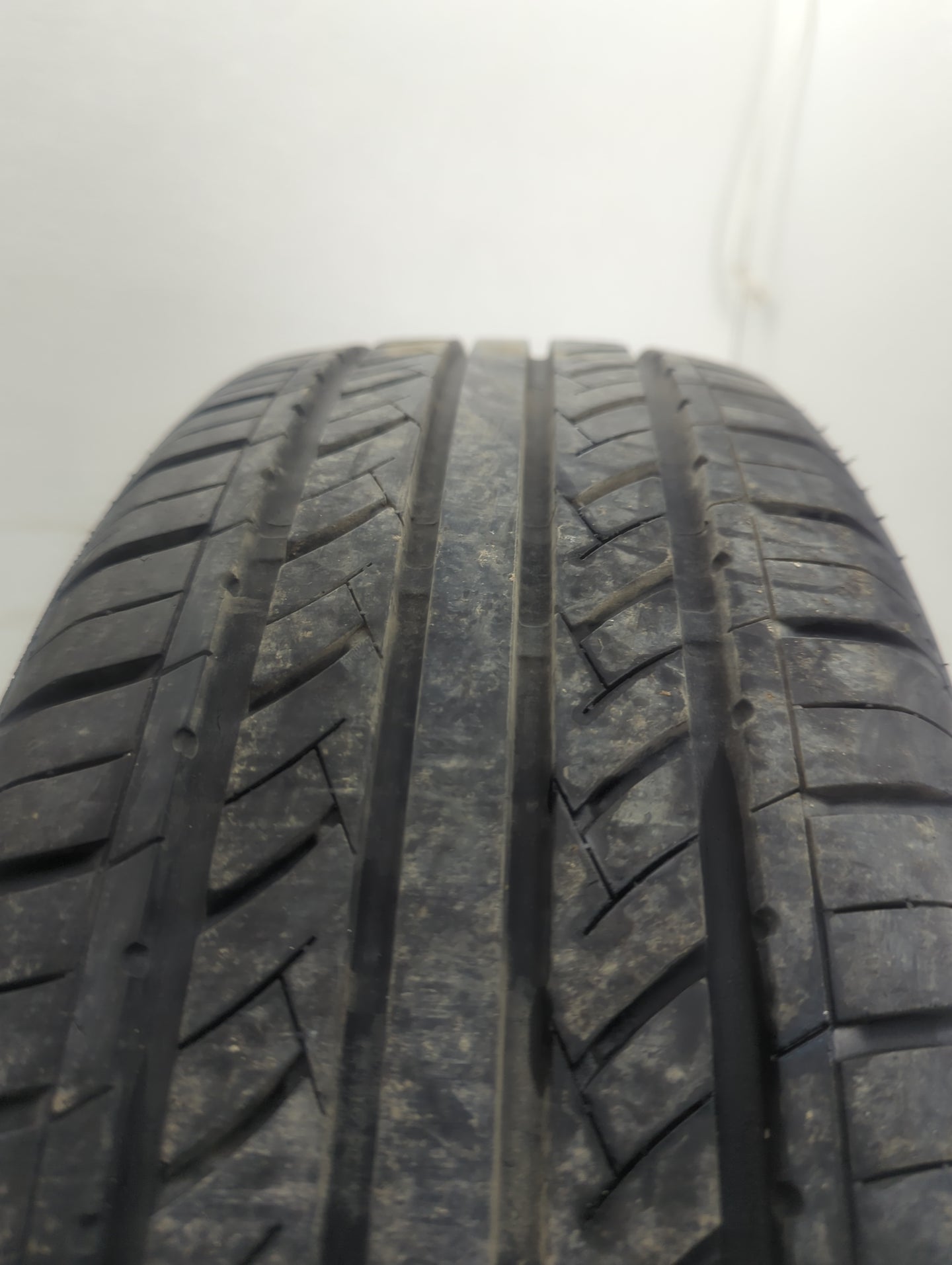 Used Tire 215/60R17 SAILUN ATREZZO SH406 96T - Tread Depth 6.5/32 - Oemusedautoparts1.com