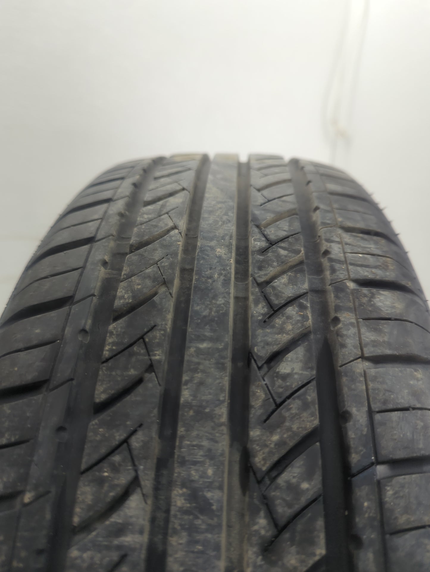 Used Tire 215/60R17 SAILUN ATREZZO SH406 96T - Tread Depth 6.5/32 - Oemusedautoparts1.com