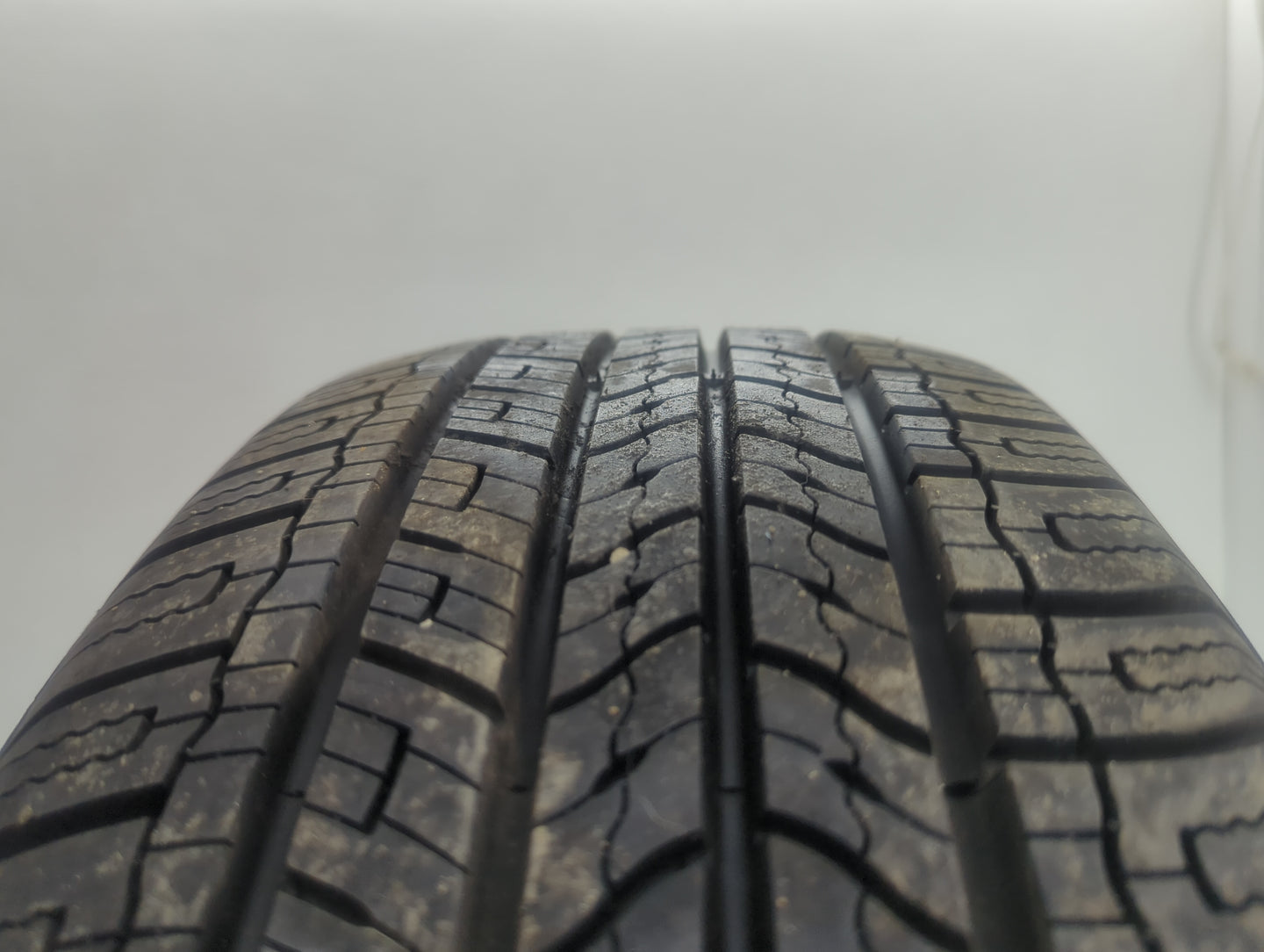 Used Tire 235/60R/18 PHANTOM C-SPORT 107V - Tread Depth 10/32 - Oemusedautoparts1.com