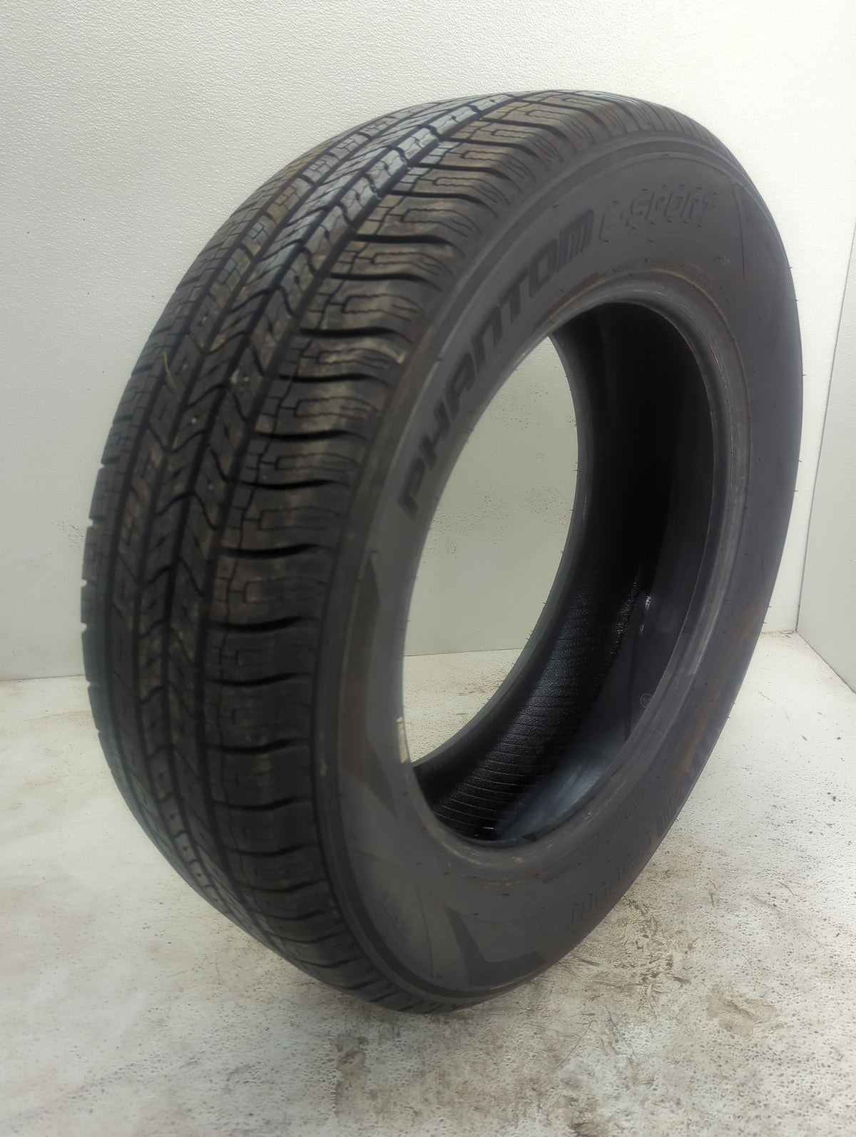 Used Tire 235/60R/18 PHANTOM C-SPORT 107V - Tread Depth 10/32 - Oemusedautoparts1.com