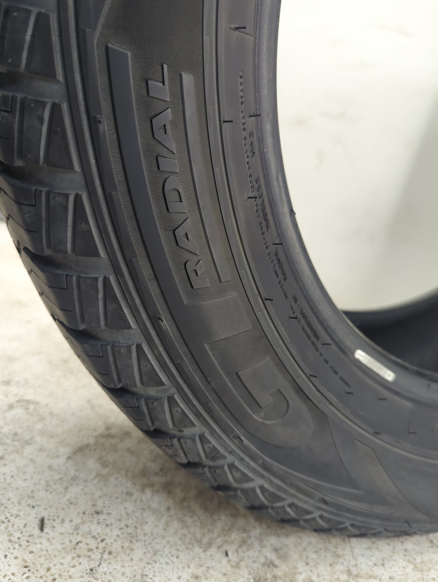 Used Tire 255/60R19 GT RADIAL ADVENTURO HT 108H - Tread Depth 6.5/32 - Oemusedautoparts1.com