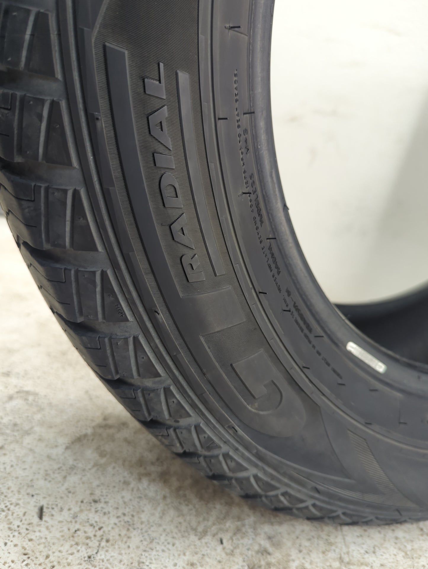 Used Tire 255/60R19 GT RADIAL ADVENTURO HT 108H - Tread Depth 6.5/32 - Oemusedautoparts1.com