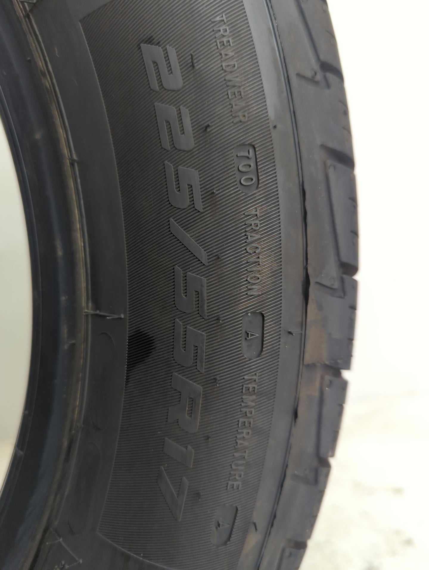 Used Tire 225/55R17 MASTERCRAFT COURSER QUEST 97V - Tread Depth 8/32 - Oemusedautoparts1.com
