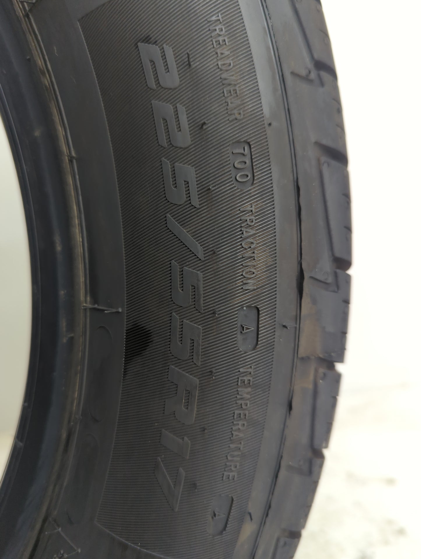 Used Tire 225/55R17 MASTERCRAFT COURSER QUEST 97V - Tread Depth 8/32 - Oemusedautoparts1.com
