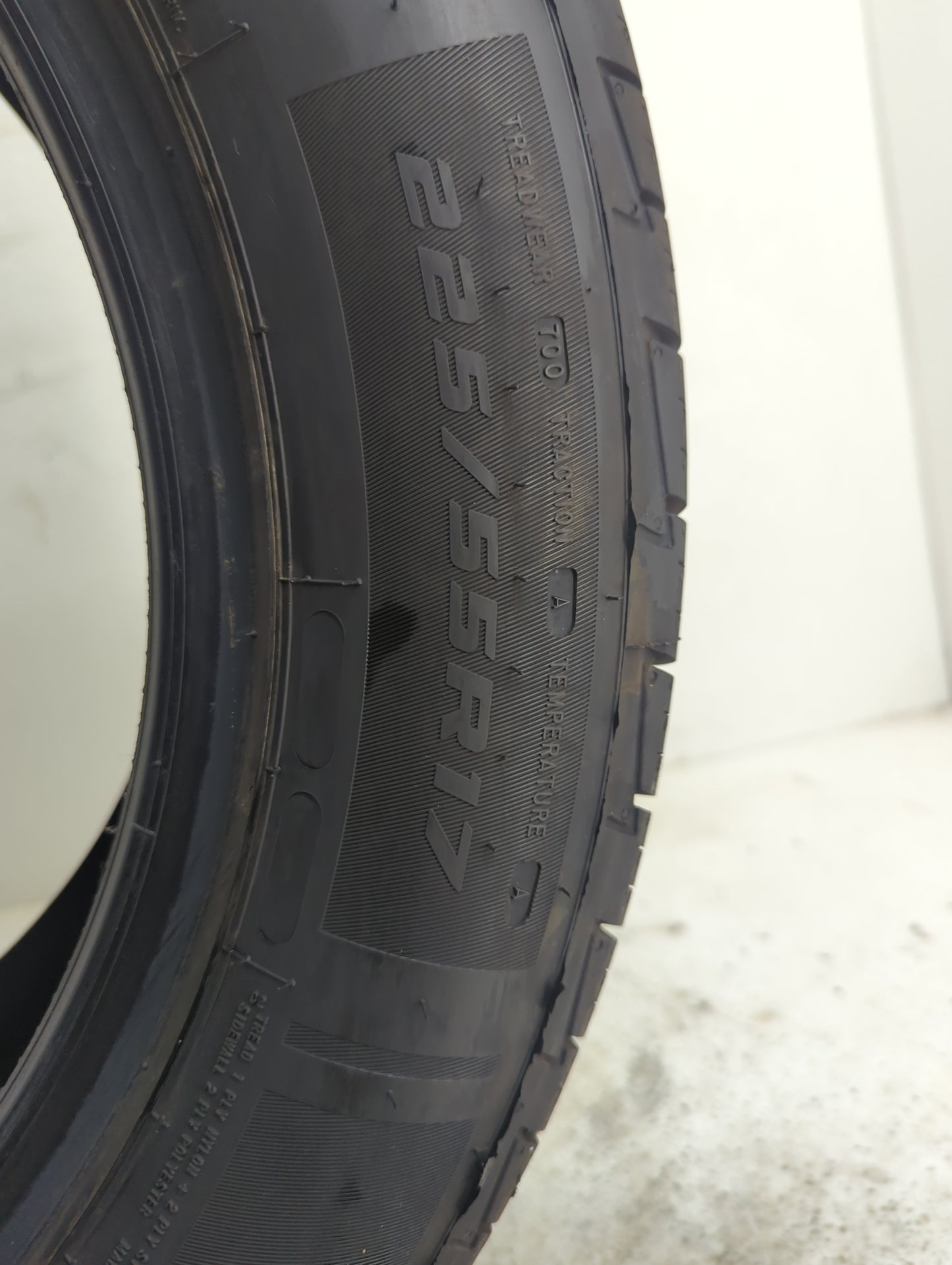 Used Tire 225/55R17 MASTERCRAFT COURSER QUEST 97V - Tread Depth 8/32 - Oemusedautoparts1.com