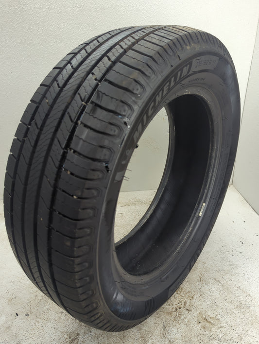 Used Tire 216/60R17 MICHELIN DEFENDER 96H - Tread Depth 7.5/32 - Oemusedautoparts1.com
