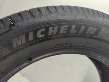 Used Tire 216/60R/17 MICHELIN DEFENDER 96H - Tread Depth 7.5/32