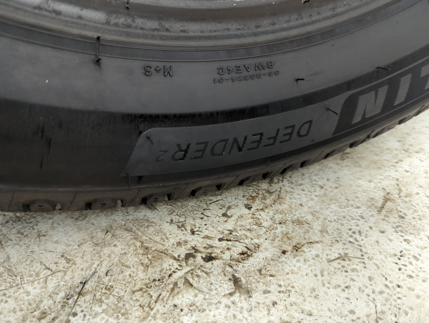 Used Tire 216/60R/17 MICHELIN DEFENDER 96H - Tread Depth 7.5/32 - Oemusedautoparts1.com