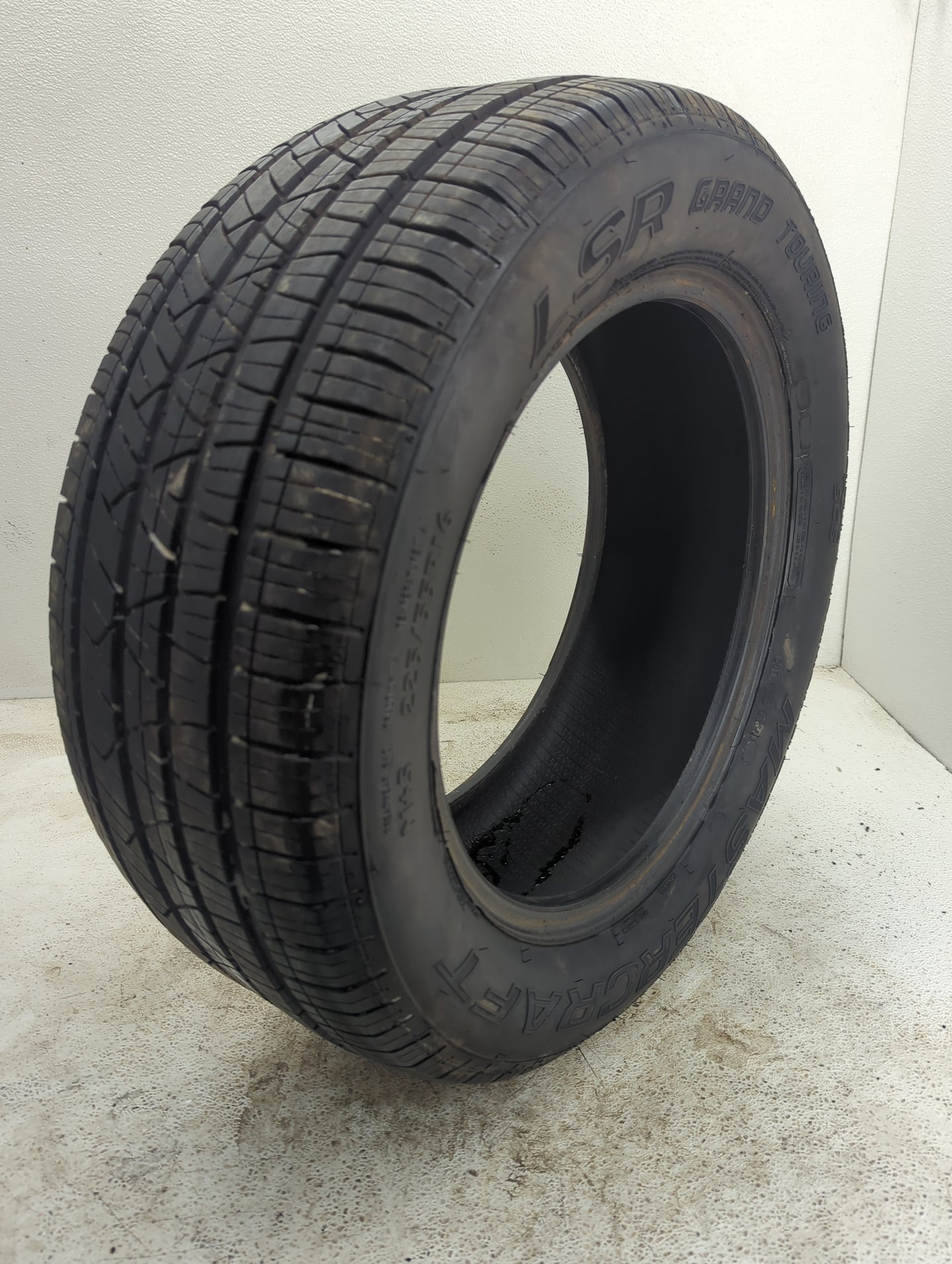 Used Tire 225/55R16 MASTERCRAFT LSR GRAND TOURING 95V - Tread Depth 7/32 - Oemusedautoparts1.com