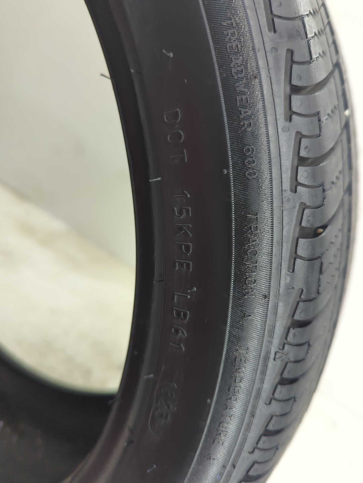 Used Tire 235/40R19 UNIROYAL TIGER PAW TOURING A/S 96V - Tread Depth 9.5/32 - Oemusedautoparts1.com