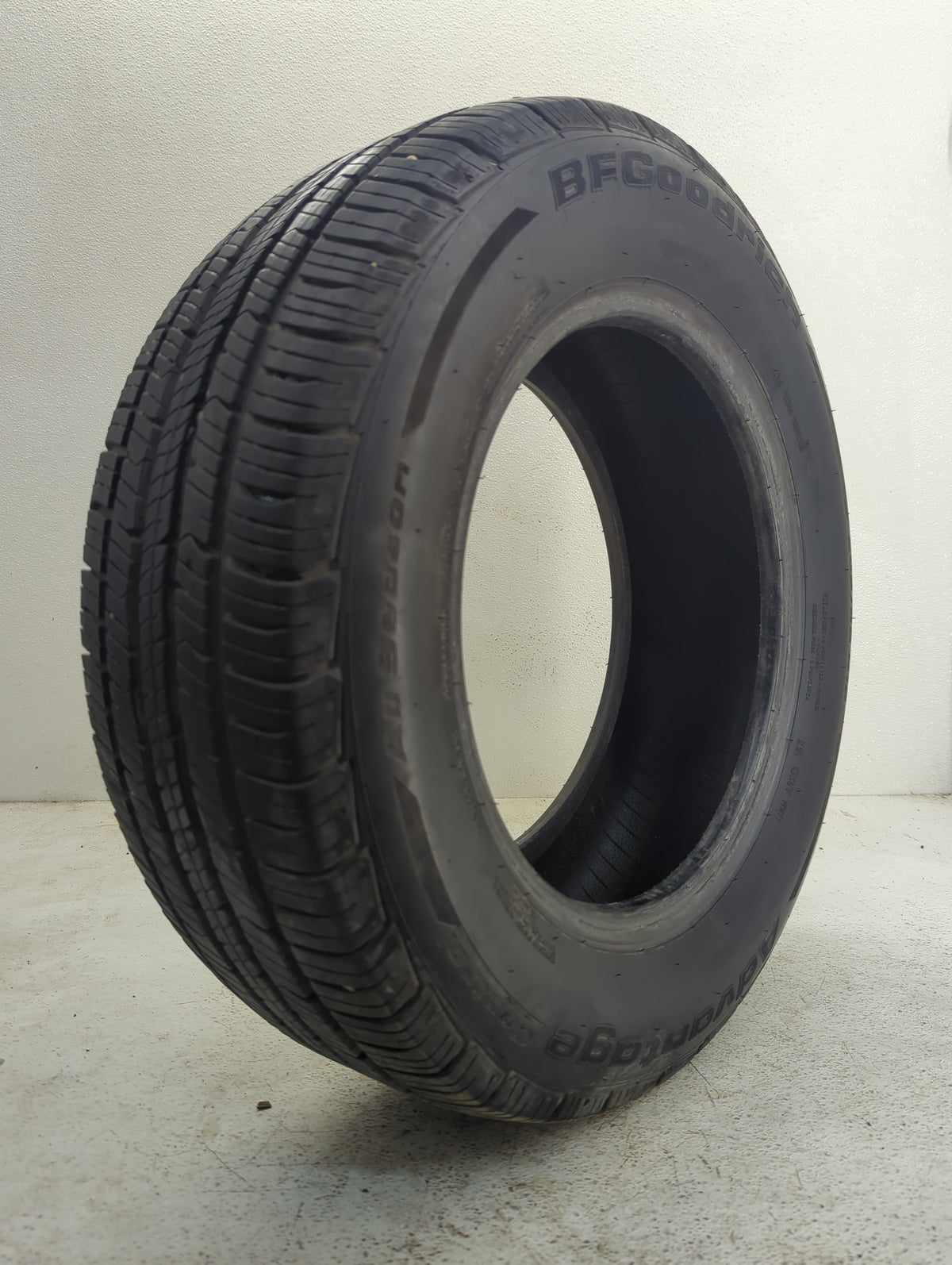 Used Tire 205/65R15 BFGOODRICH ADVANTAGE 94H - Tread Depth 9/32 - Oemusedautoparts1.com