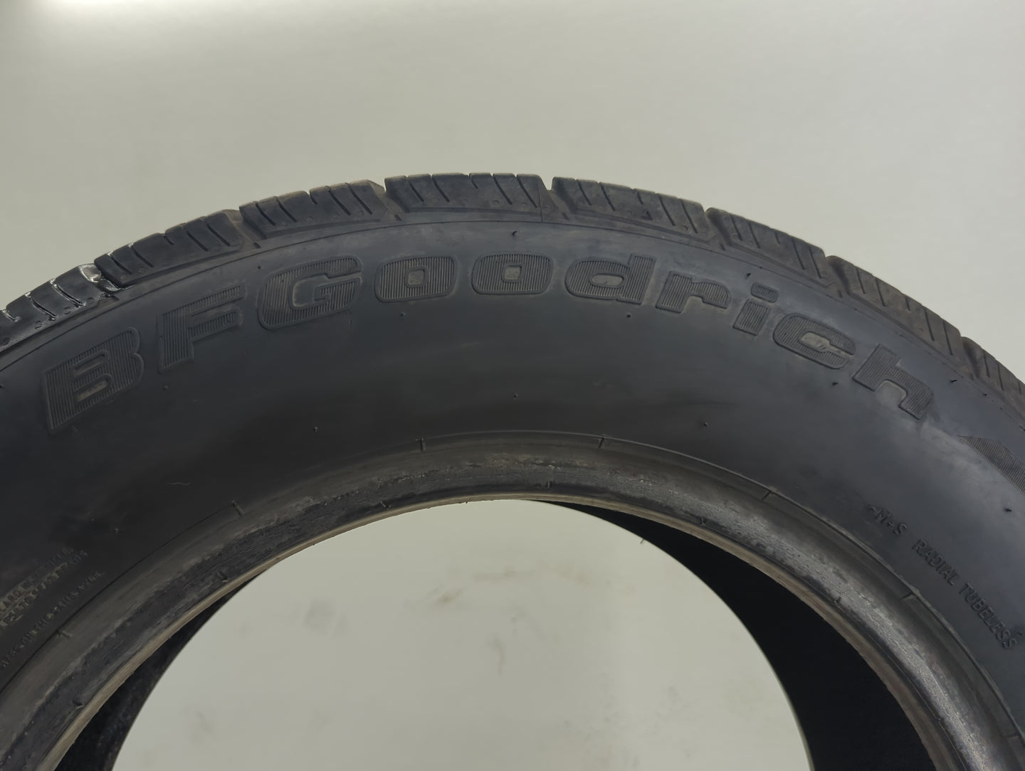 Used Tire 205/65R15 BFGOODRICH ADVANTAGE 94H - Tread Depth 9/32 - Oemusedautoparts1.com