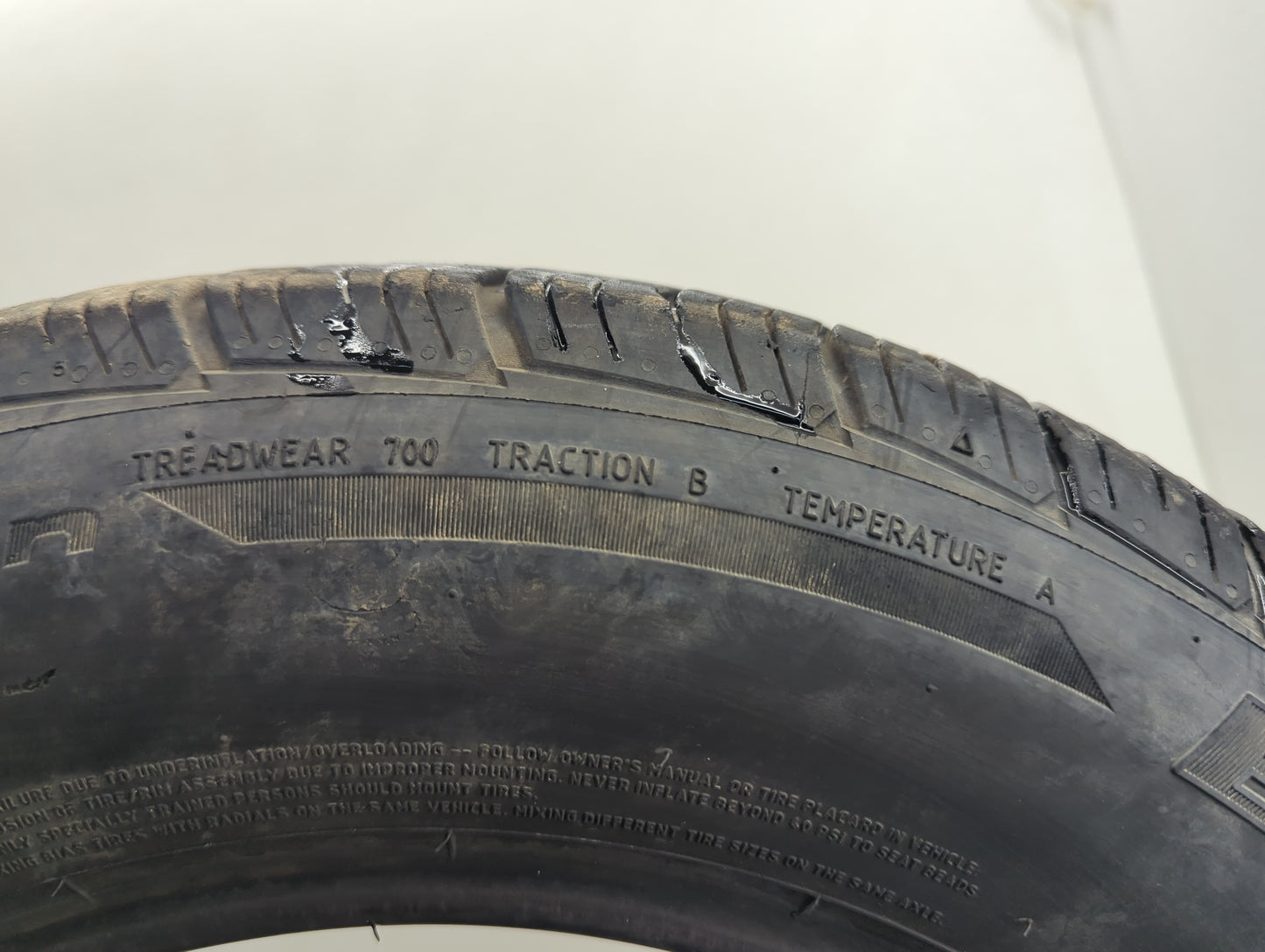 Used Tire 205/65R15 BFGOODRICH ADVANTAGE 94H - Tread Depth 9/32 - Oemusedautoparts1.com