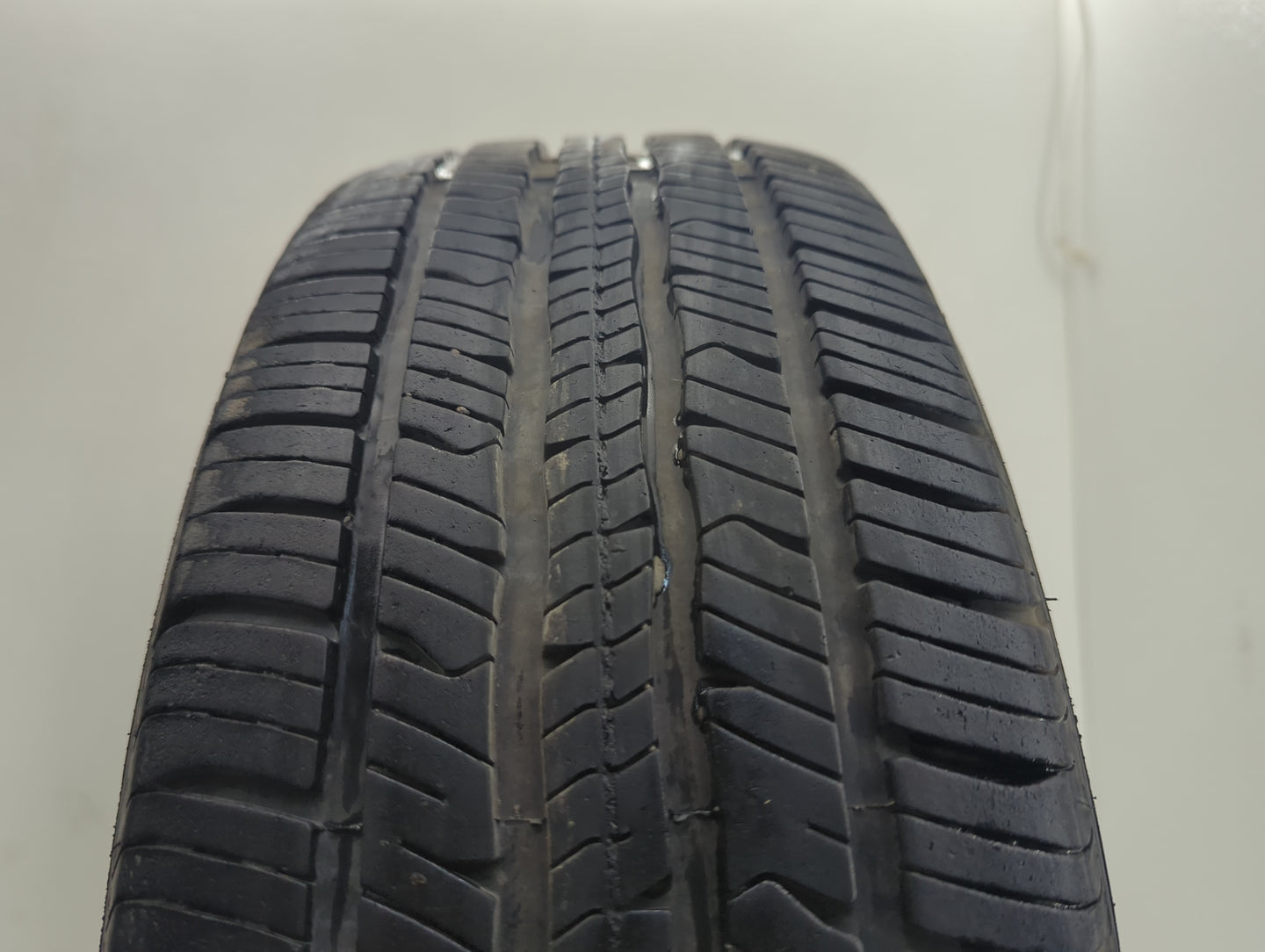 Used Tire 205/65R15 BFGOODRICH ADVANTAGE 94H - Tread Depth 9/32 - Oemusedautoparts1.com