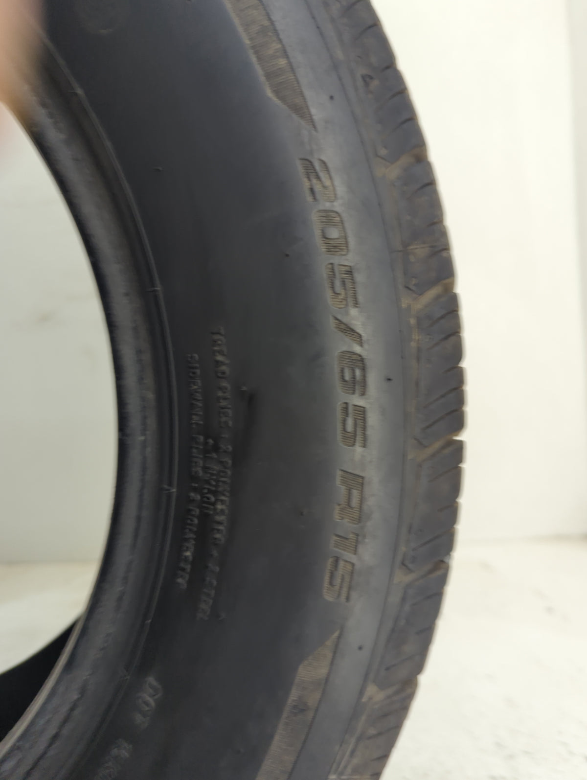 Used Tire 205/65R15 BFGOODRICH ADVANTAGE 94H - Tread Depth 9/32 - Oemusedautoparts1.com