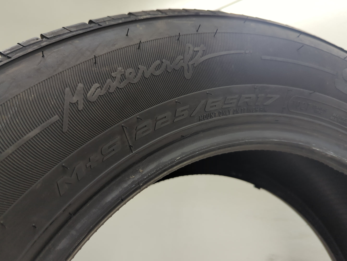 Used Tire 225/65R17 MASTERCRAFT SRT TOURING 102T - Tread Depth 9.5/32 - Oemusedautoparts1.com