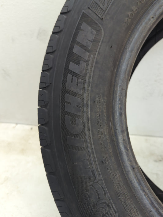 Used Tire 205/65/15 MICHELIN DEFENDER T+H 94H - Tread Depth 8/32