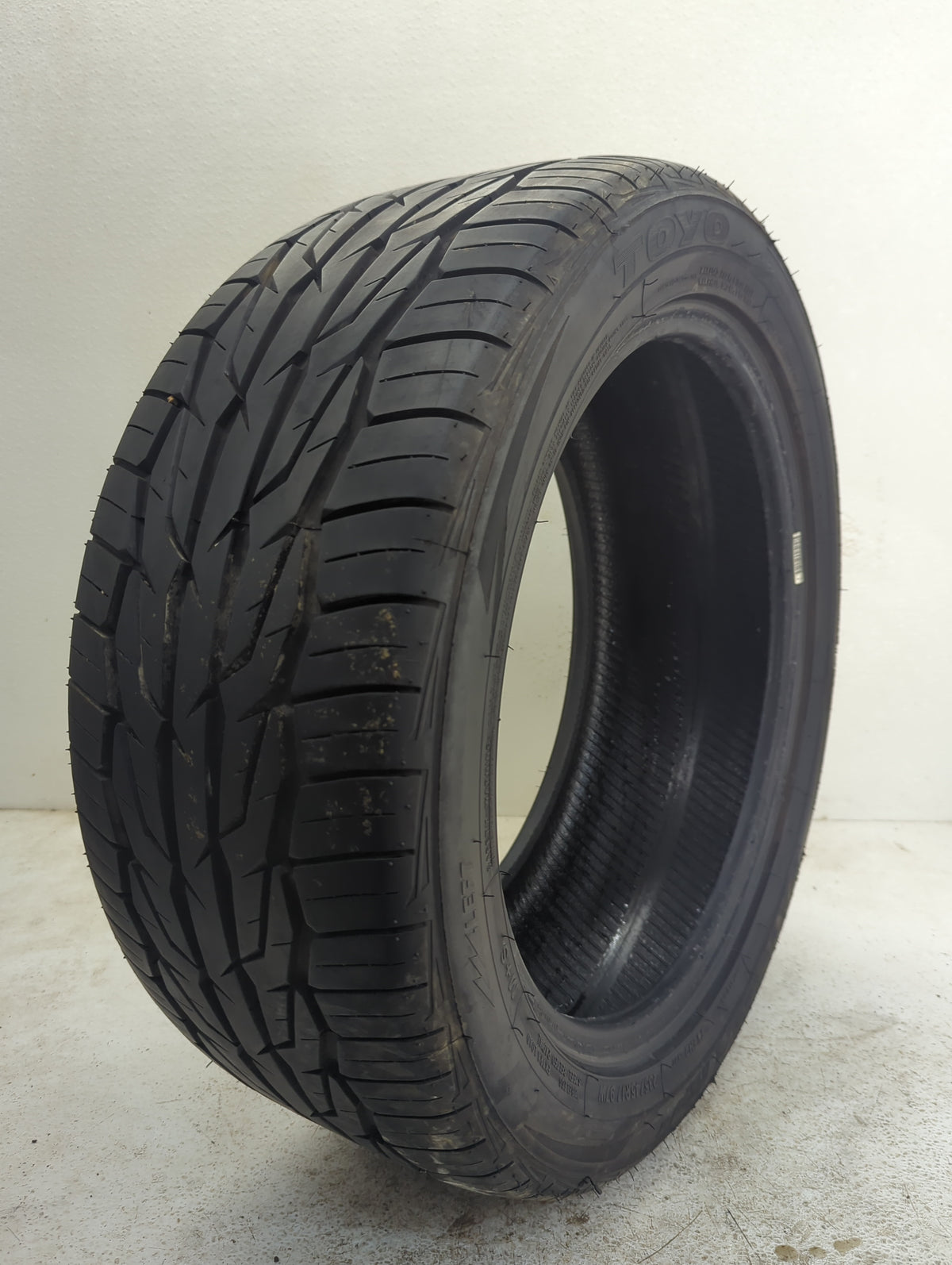 Used Tire 235/45R17 TOYO EXTENSA HP II 97W - Tread Depth 9/32 - Oemusedautoparts1.com