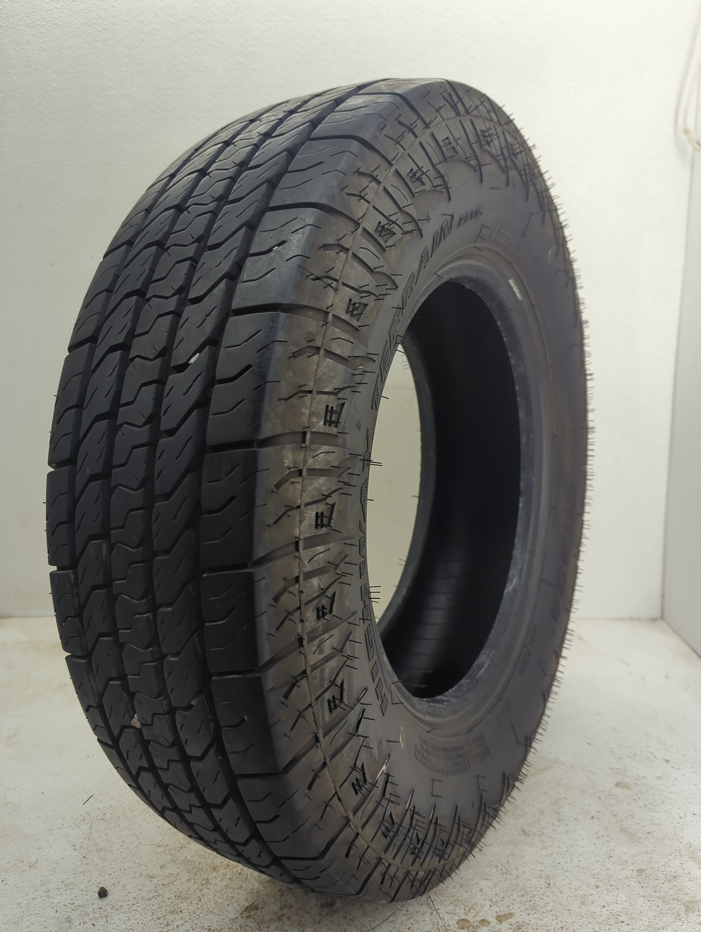 Used Tire LT225/75R16 CORSA HIGHWAY TERRAIN 115/112S - Tread Depth 11.5/32 - Oemusedautoparts1.com