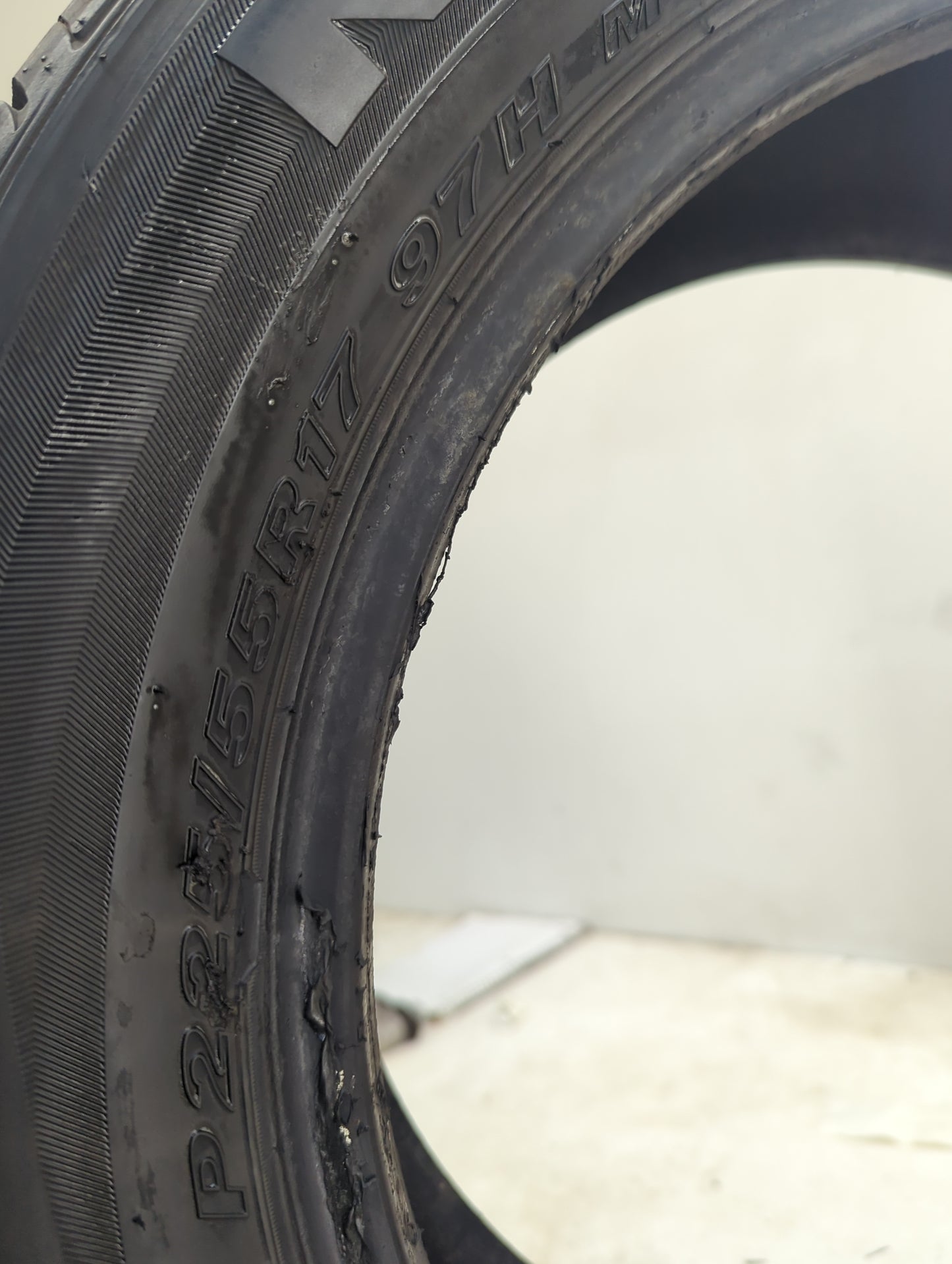 Used Tire P225/55R17 NEXEN CLASSE PREMIERE CP672 97H - Tread Depth 9/32 - Oemusedautoparts1.com