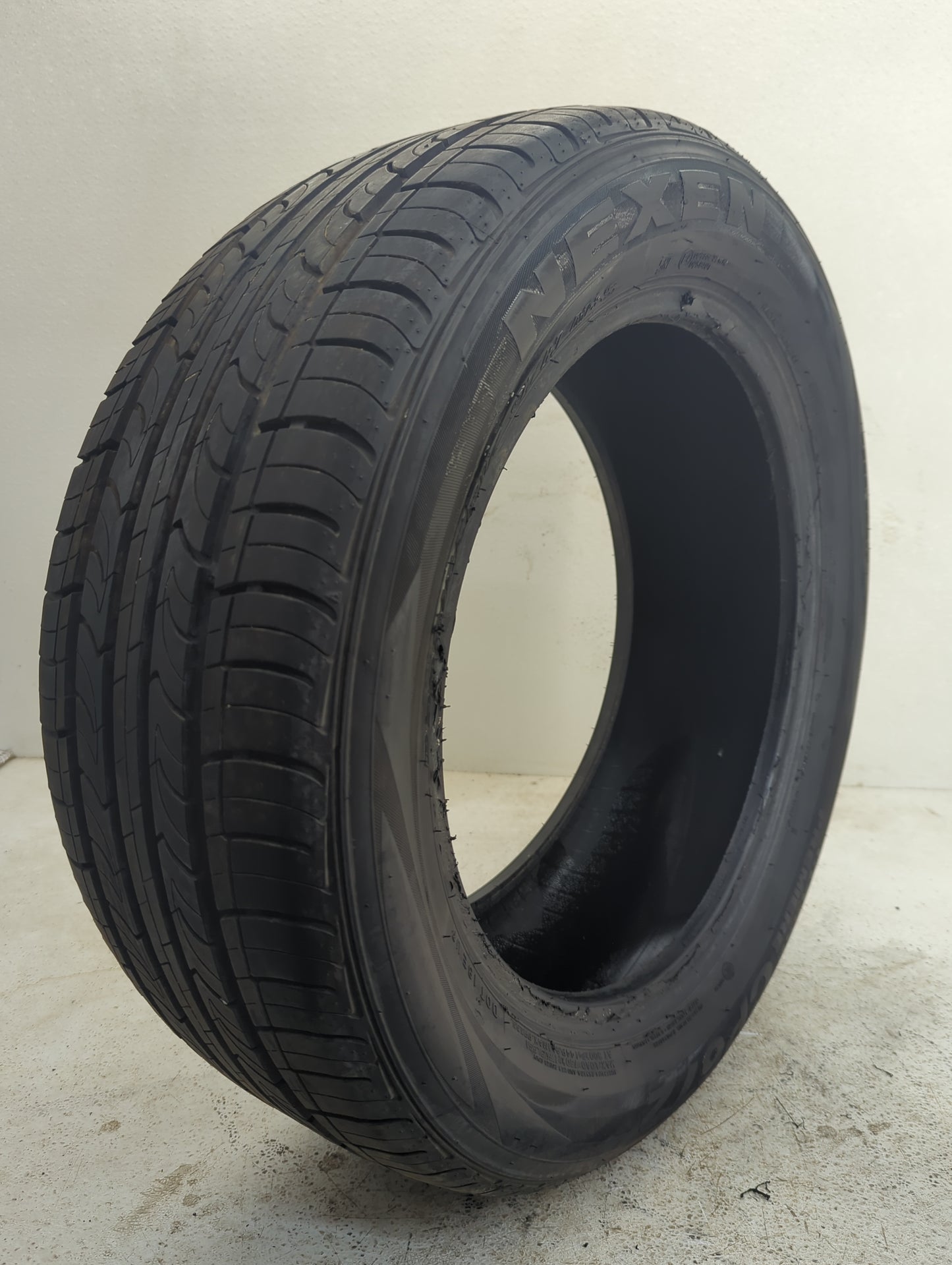 Used Tire P225/55R17 NEXEN CLASSE PREMIERE CP672 97H - Tread Depth 9/32 - Oemusedautoparts1.com