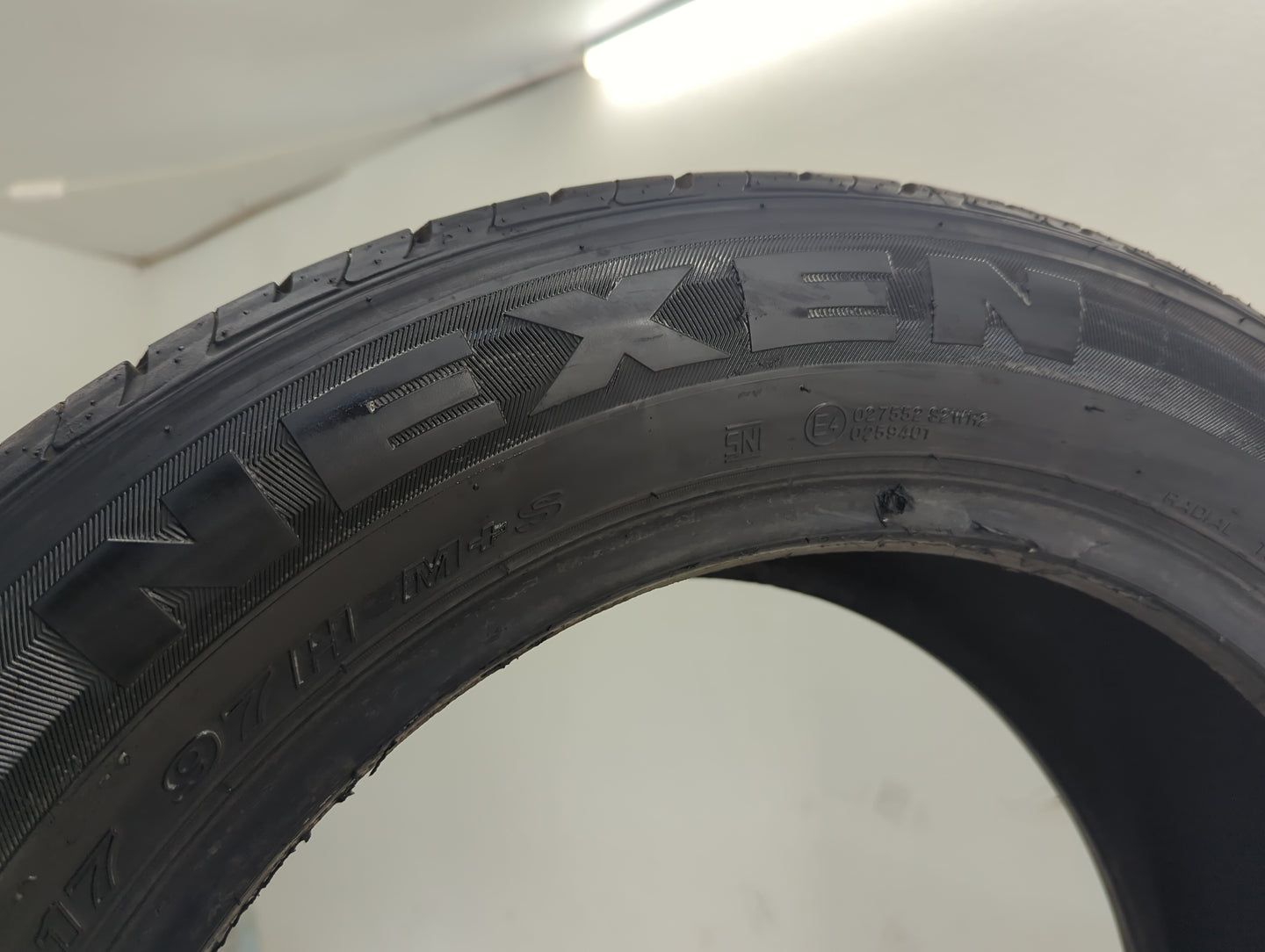 Used Tire P225/55R17 NEXEN CLASSE PREMIERE CP672 97H - Tread Depth 9/32 - Oemusedautoparts1.com