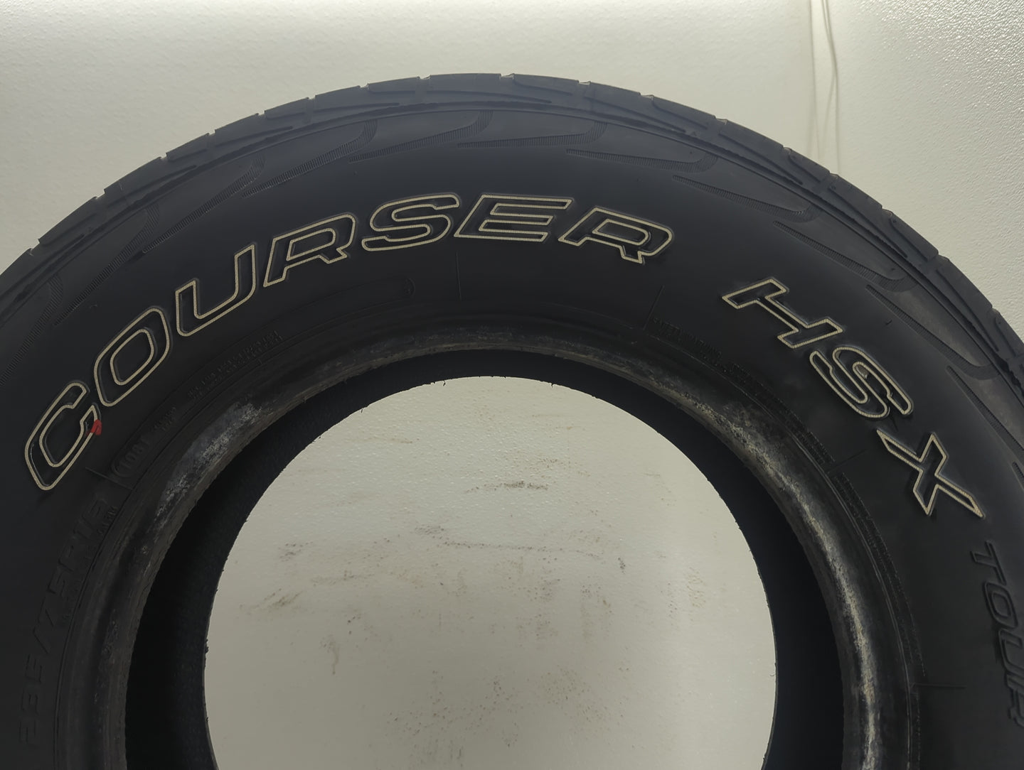 Used Tire 235/75R16 MASTERCRAFT COURSER HSX 108T - Tread Depth 9/32 - Oemusedautoparts1.com