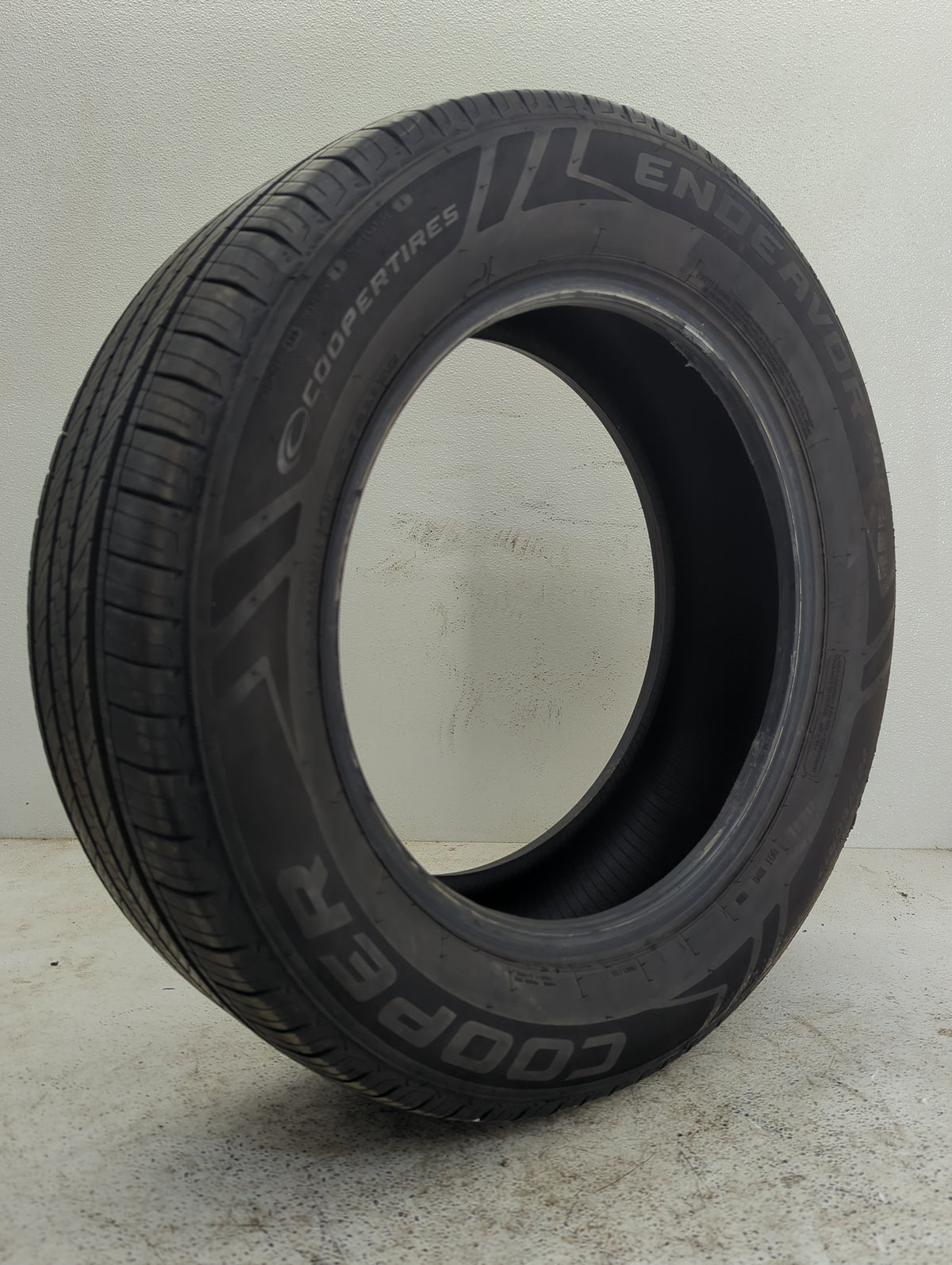 Used Tire 225/60RR17 COOPER ENDEAVOR PLUS 99H - Tread Depth 9.5/32 - Oemusedautoparts1.com